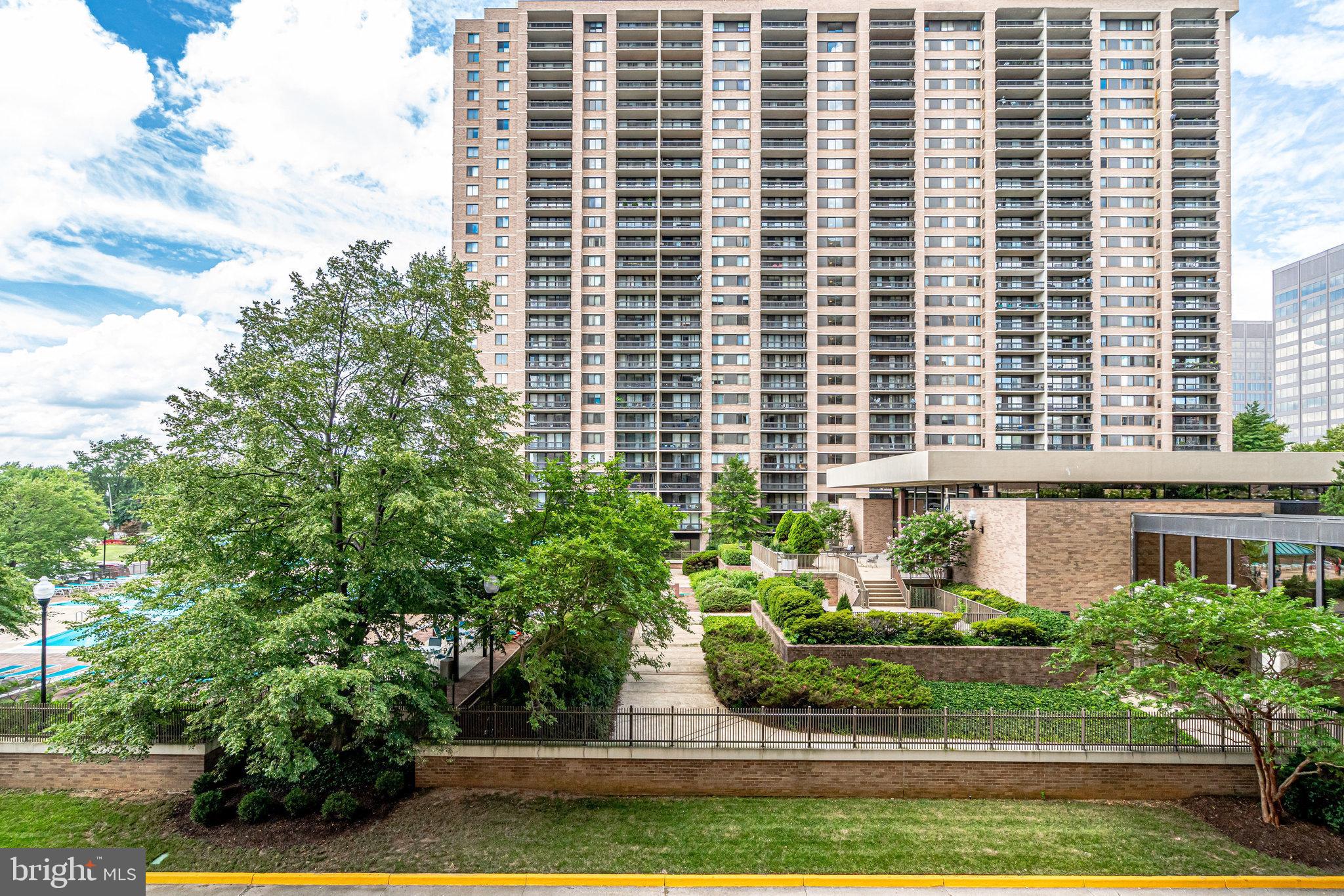 SKYLINE SQUARE CONDO - Residential