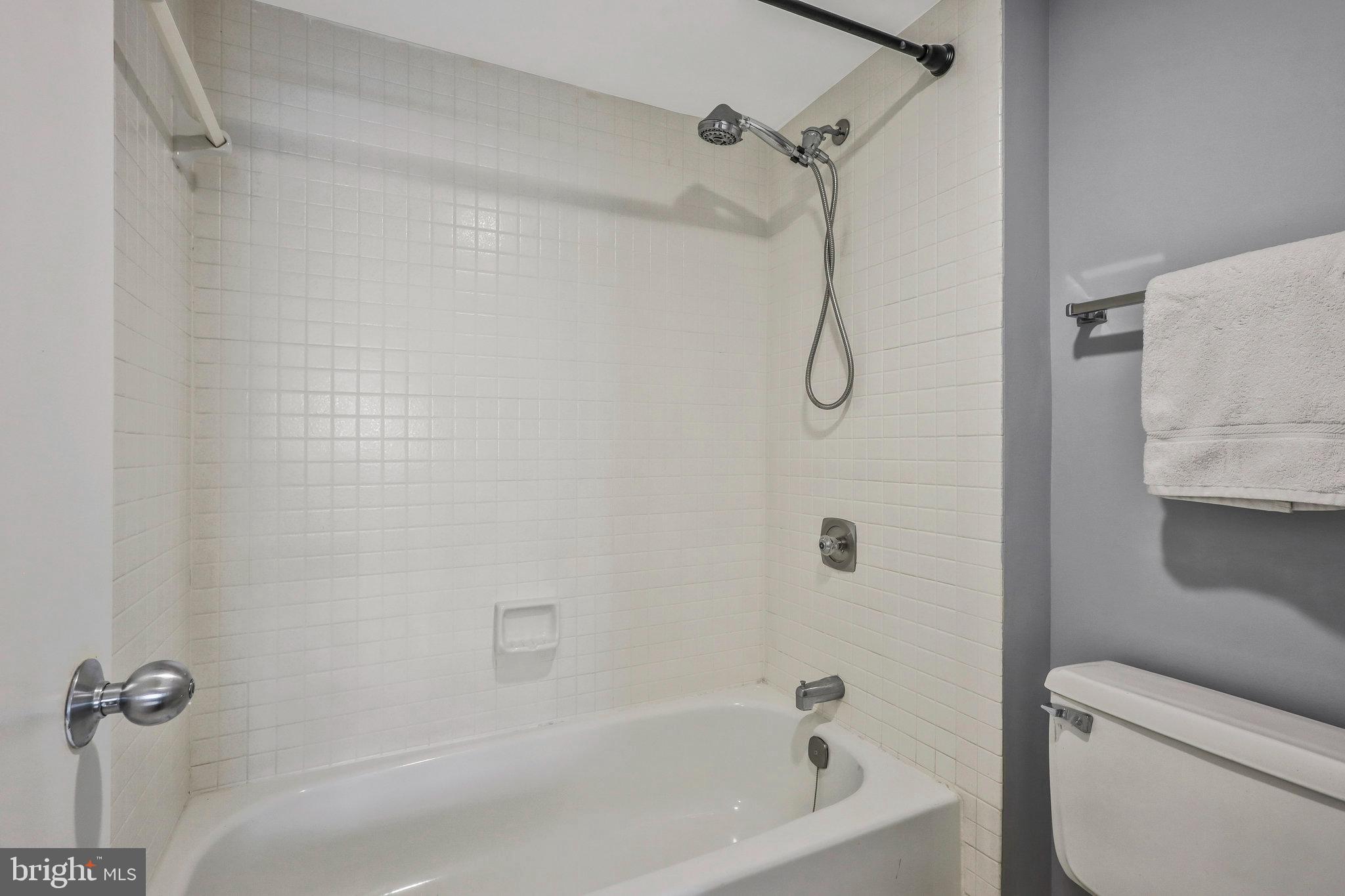 SKYLINE SQUARE CONDO - Residential