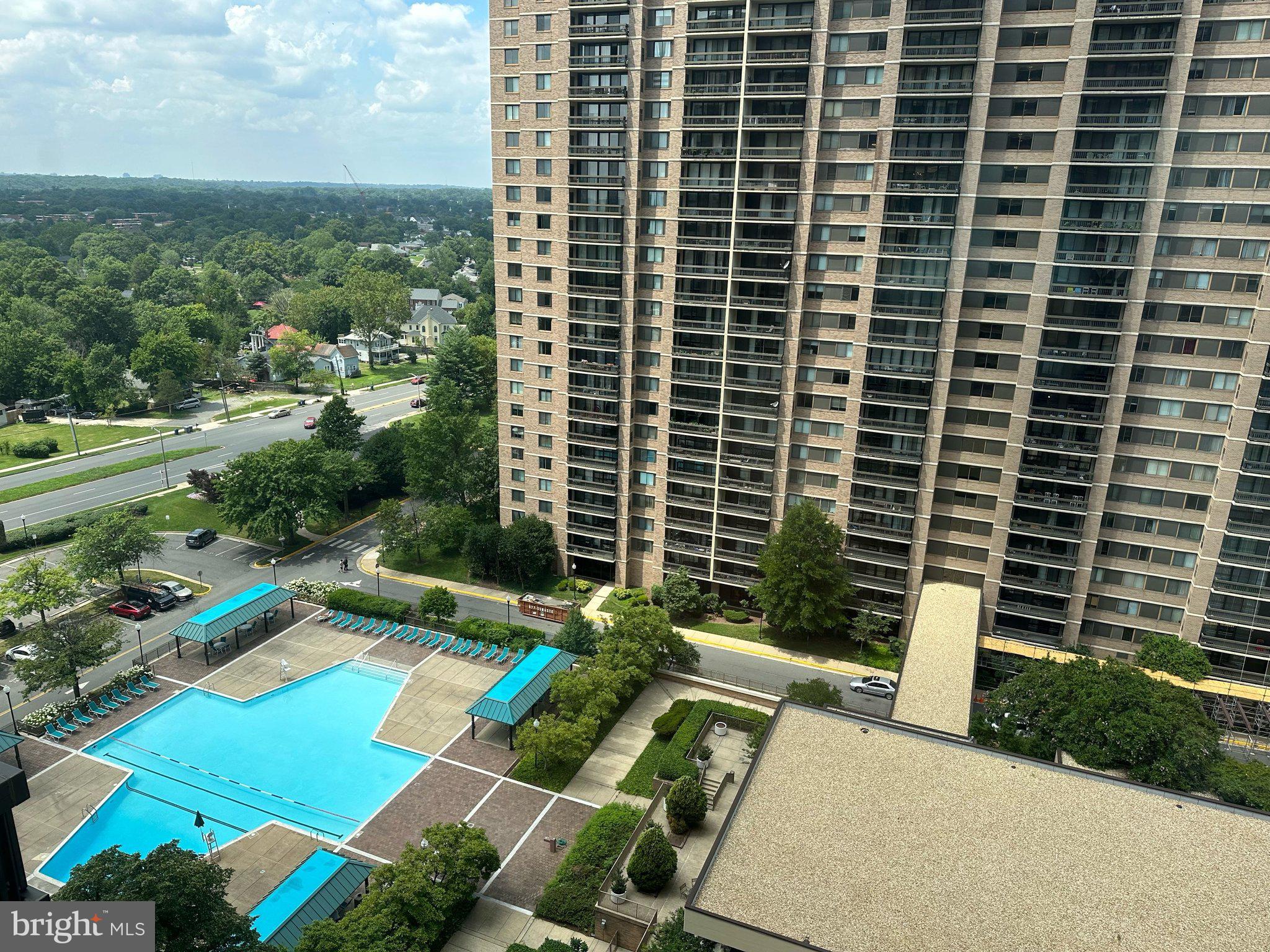 SKYLINE SQUARE CONDO - Residential