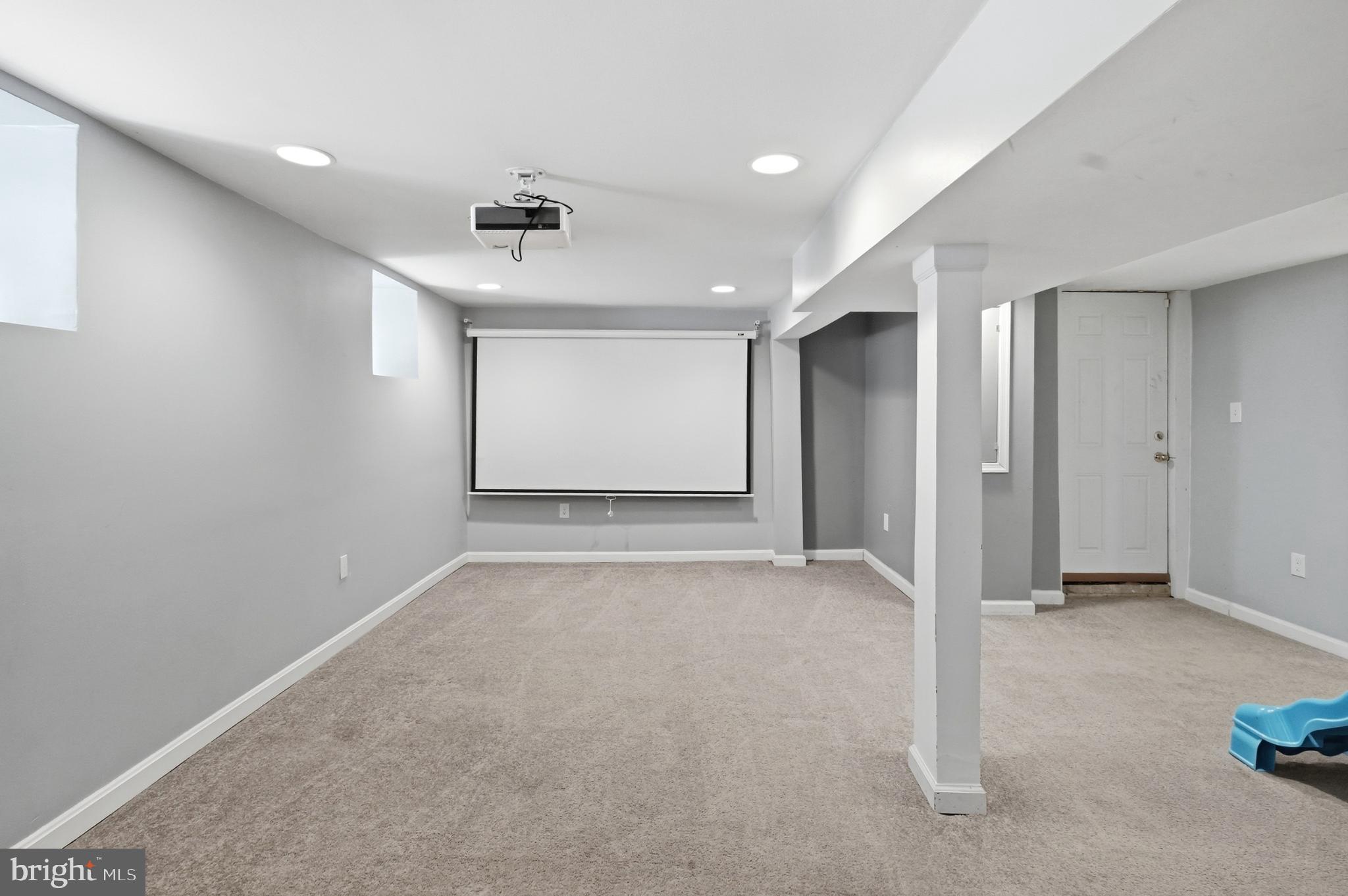 WINDSOR HILLS - Residential