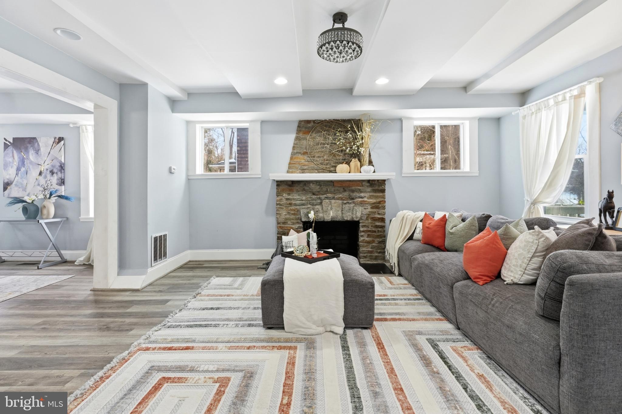 WINDSOR HILLS - Residential