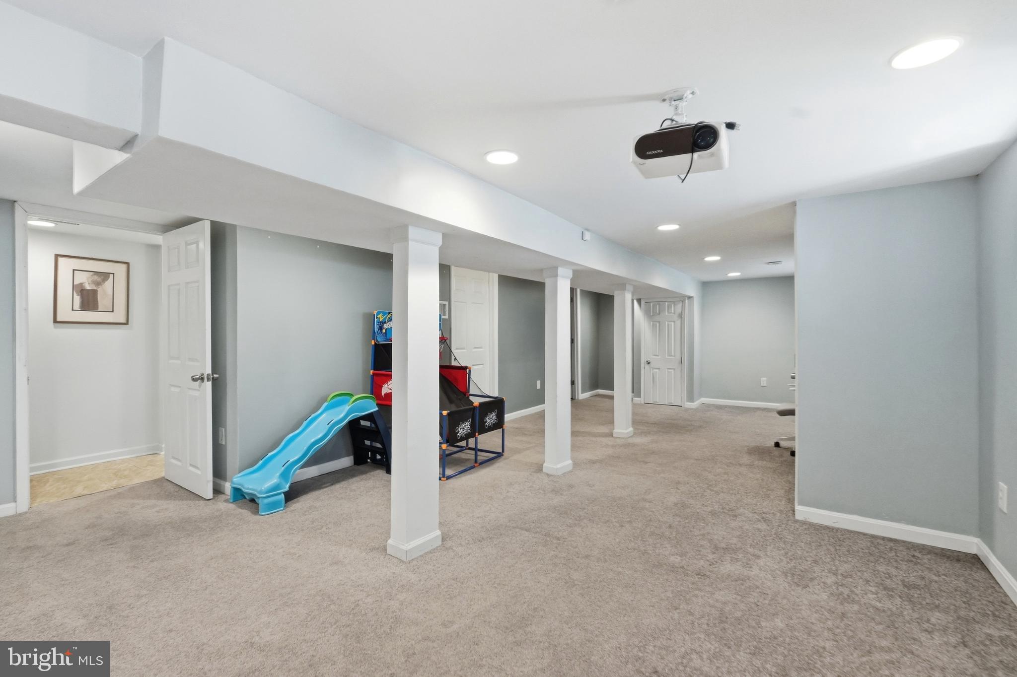 WINDSOR HILLS - Residential