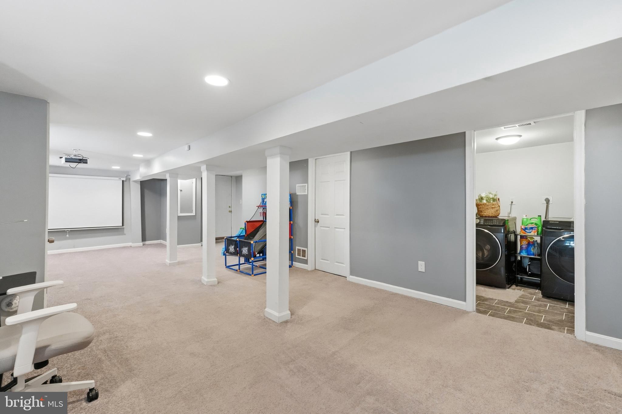 WINDSOR HILLS - Residential