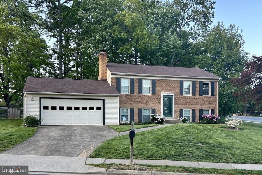 Centered in desired LAKERIDGE VA. Walking to elementary, middle and High schools. corner lot 2 2 car oversized garage.