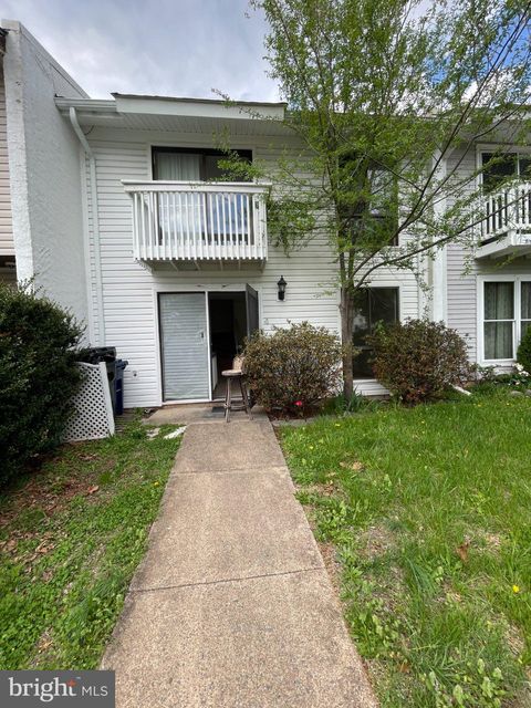 Photo of 46 Simeon Lane, STERLING, VA 20164 (MLS # VALO2130386)
