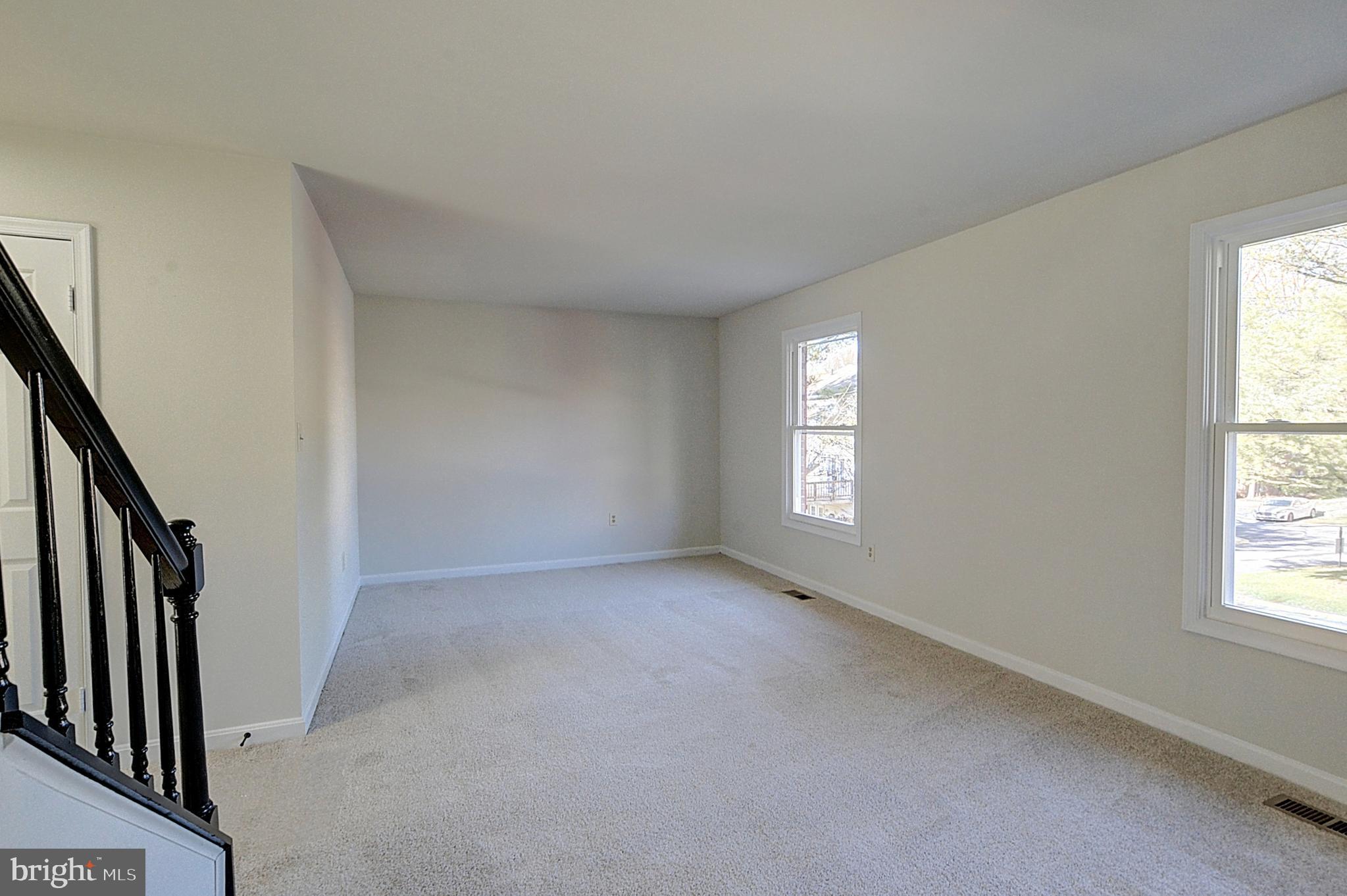 DUMONT OAKS - Residential