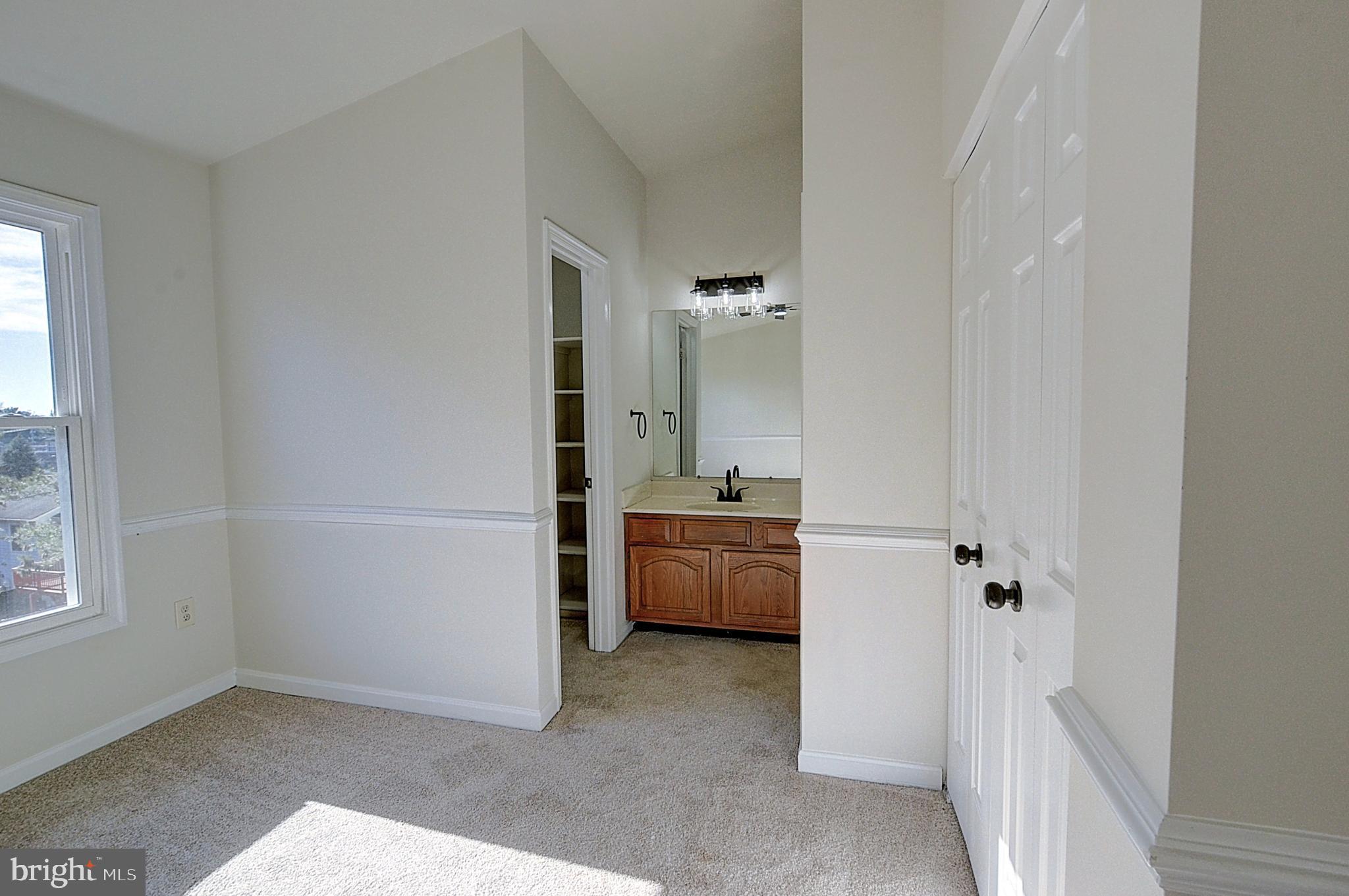 DUMONT OAKS - Residential