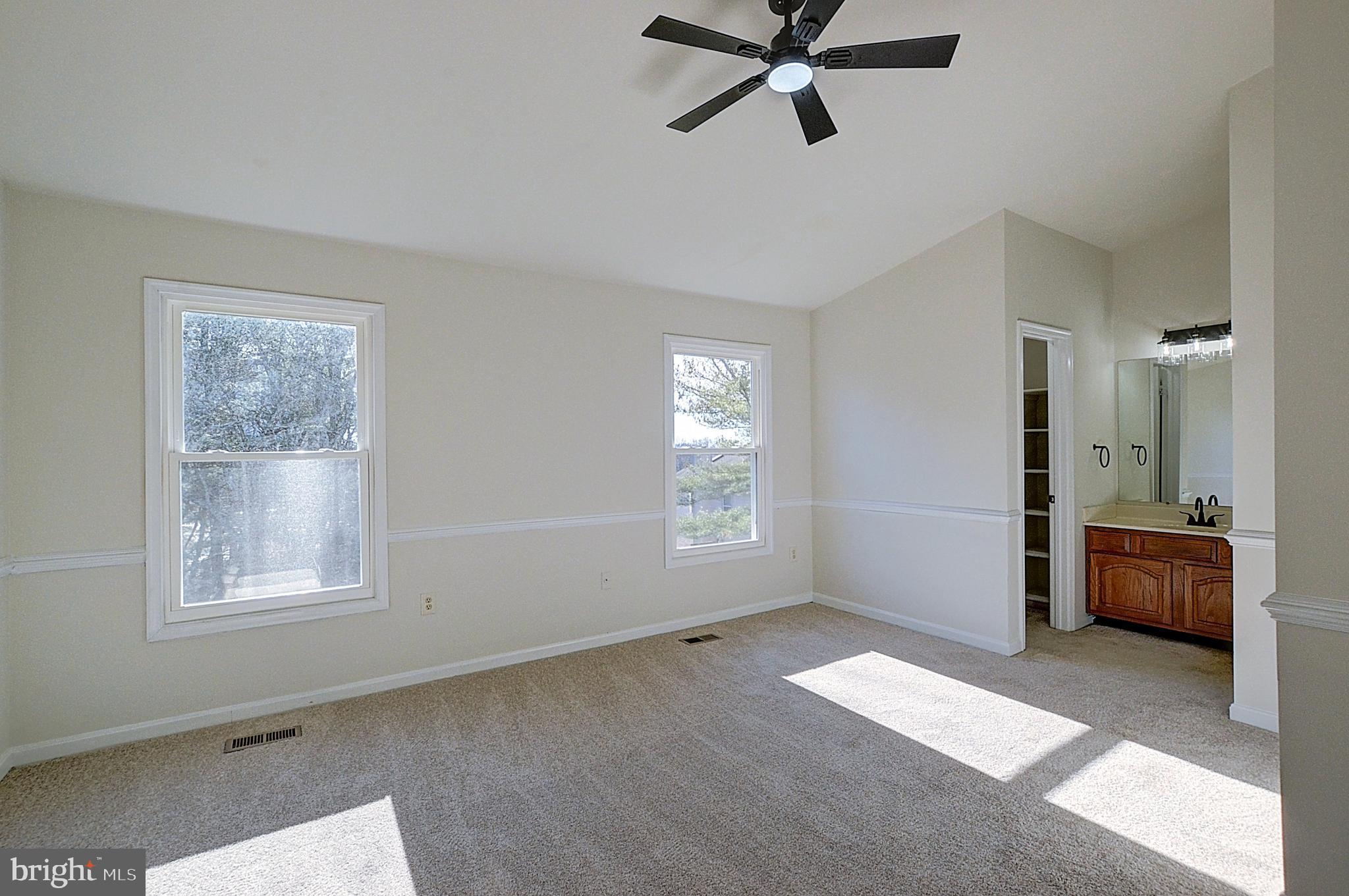 DUMONT OAKS - Residential