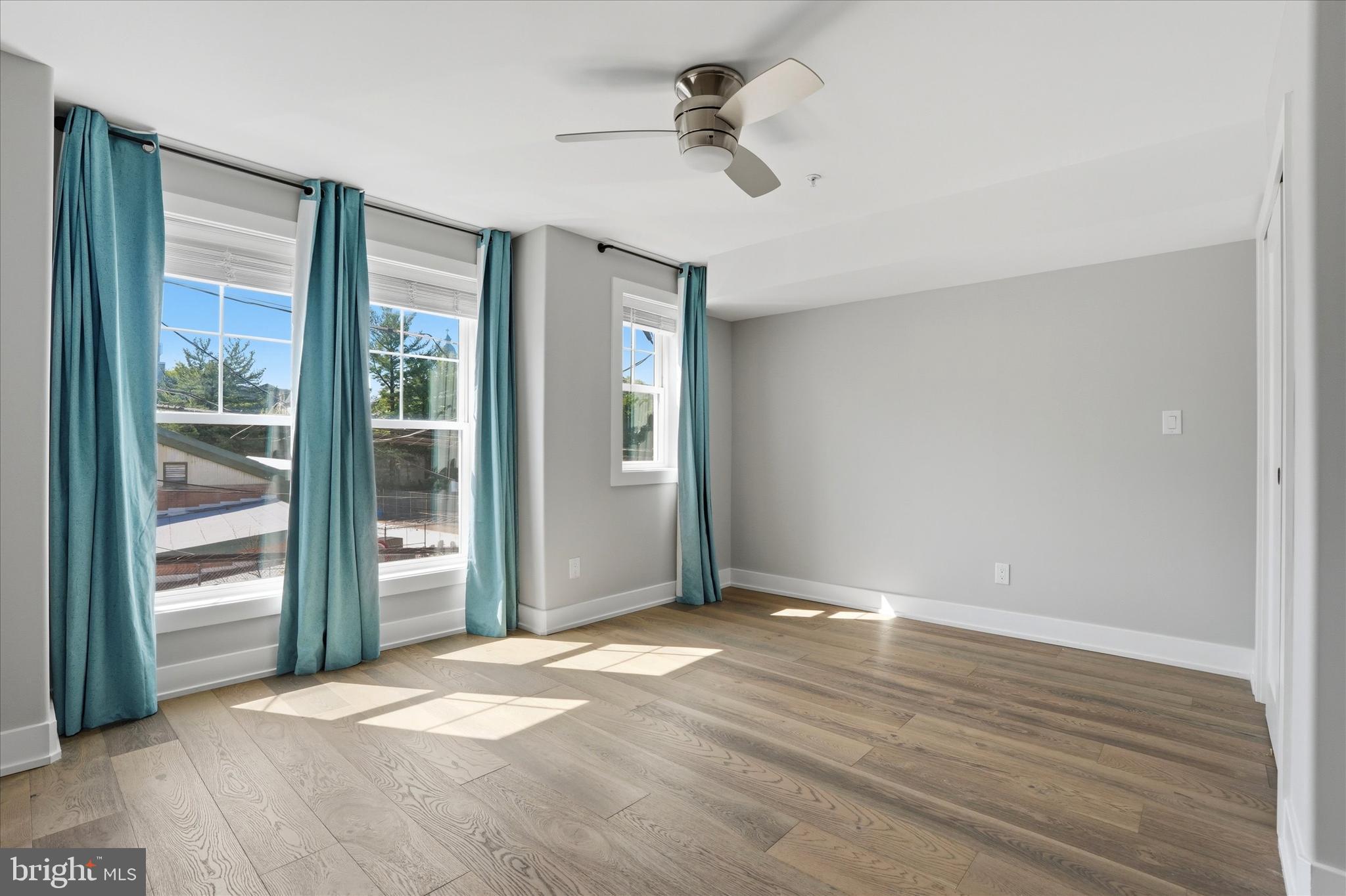 ROXBOROUGH - Residential
