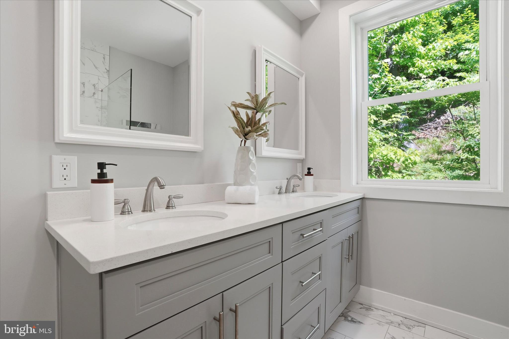 ROXBOROUGH - Residential