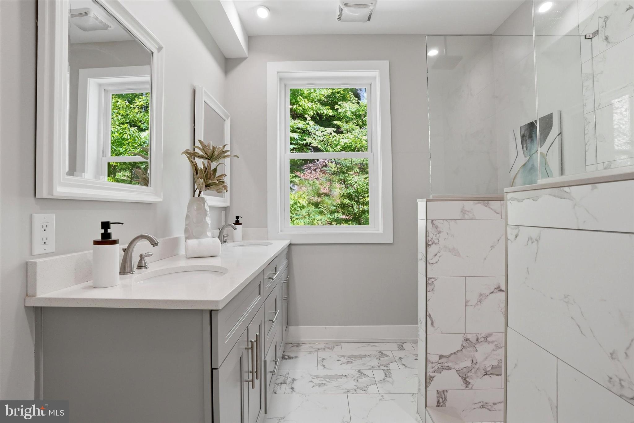 ROXBOROUGH - Residential