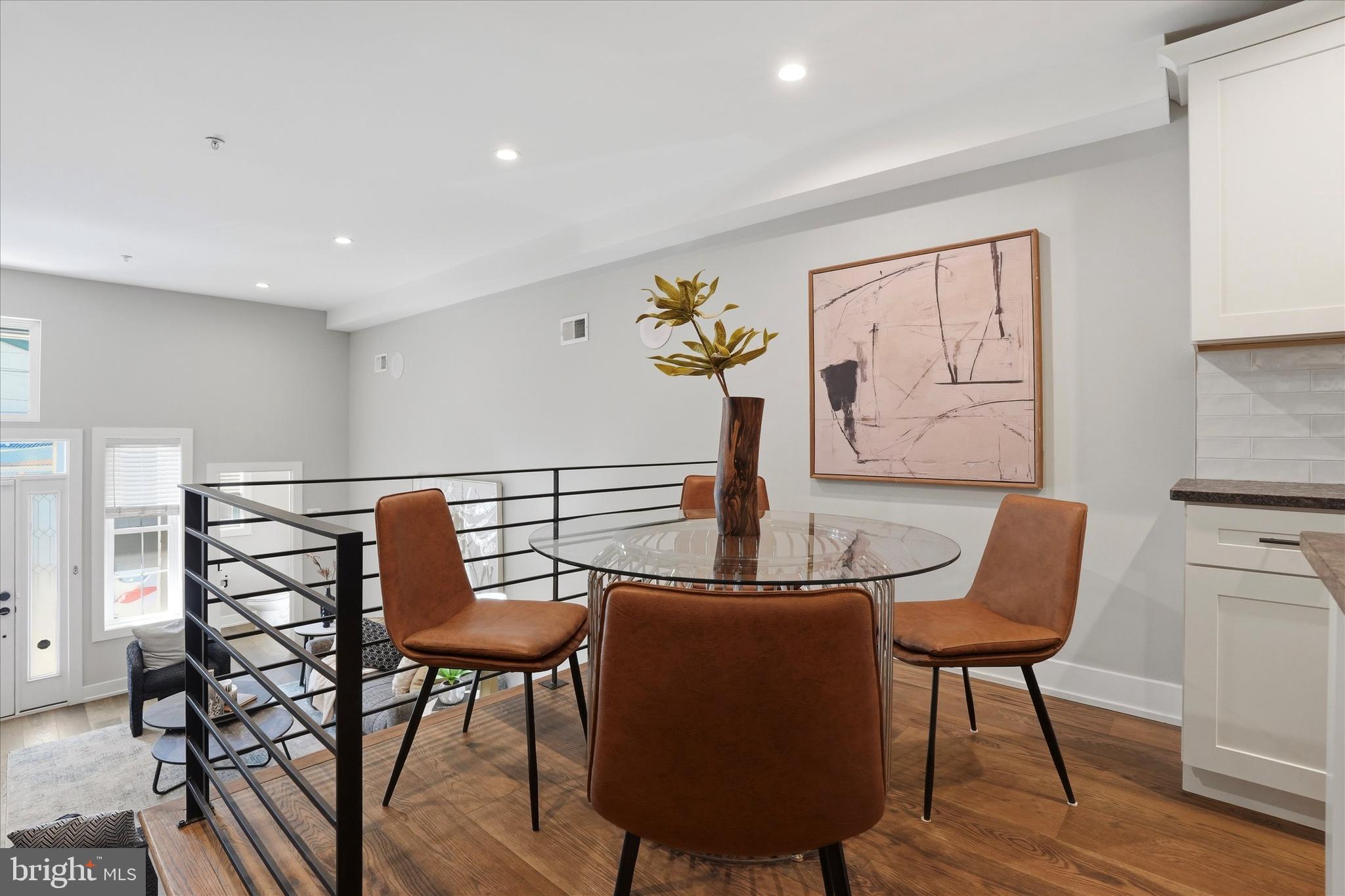 ROXBOROUGH - Residential
