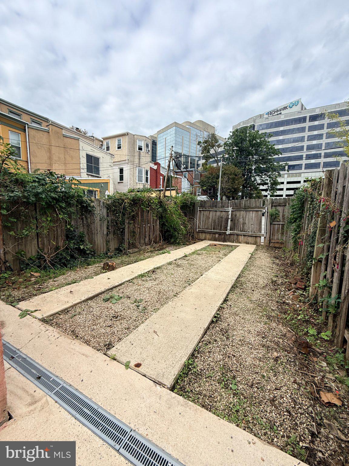 709 W 10TH STREET