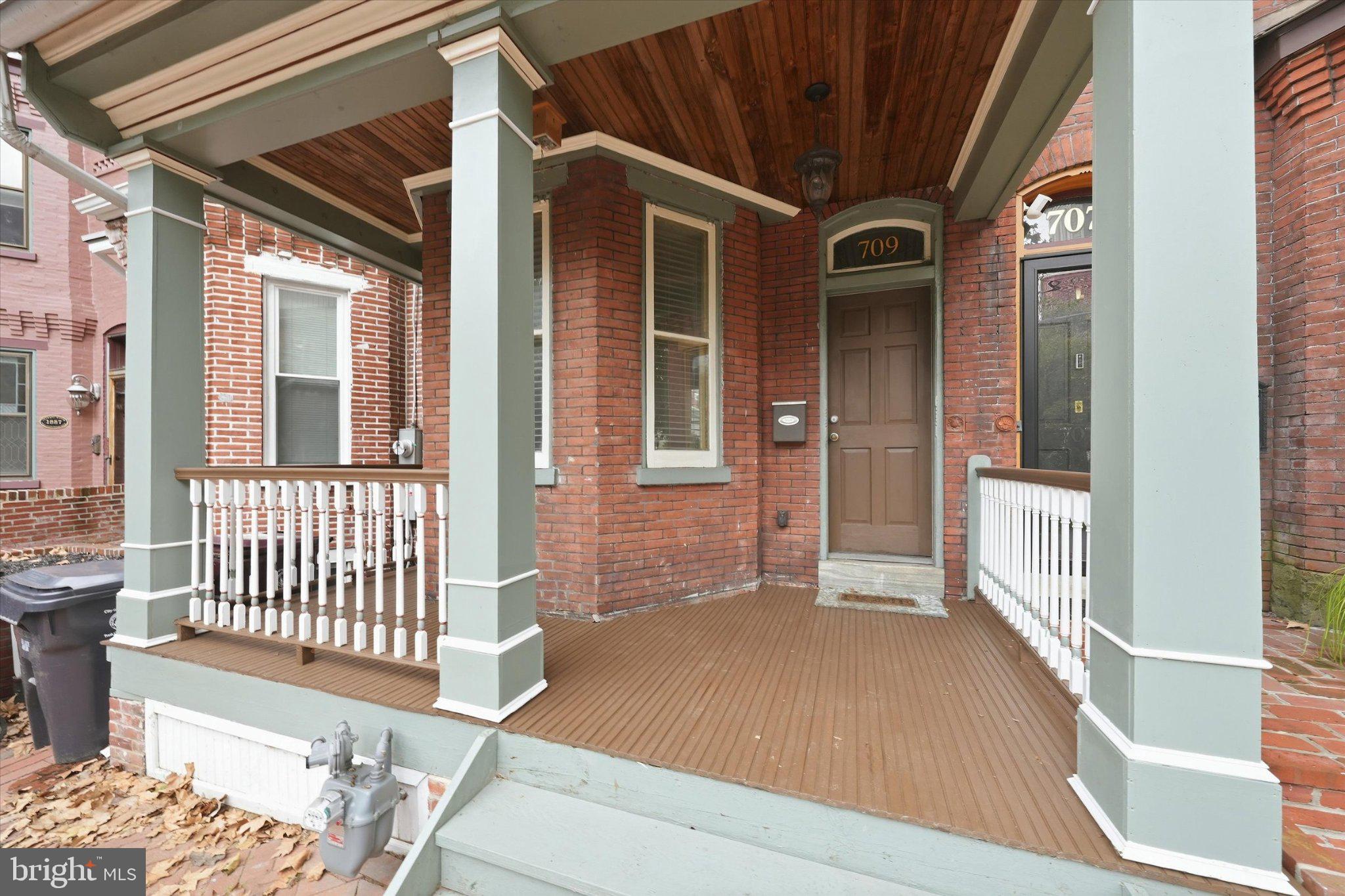 709 W 10TH STREET