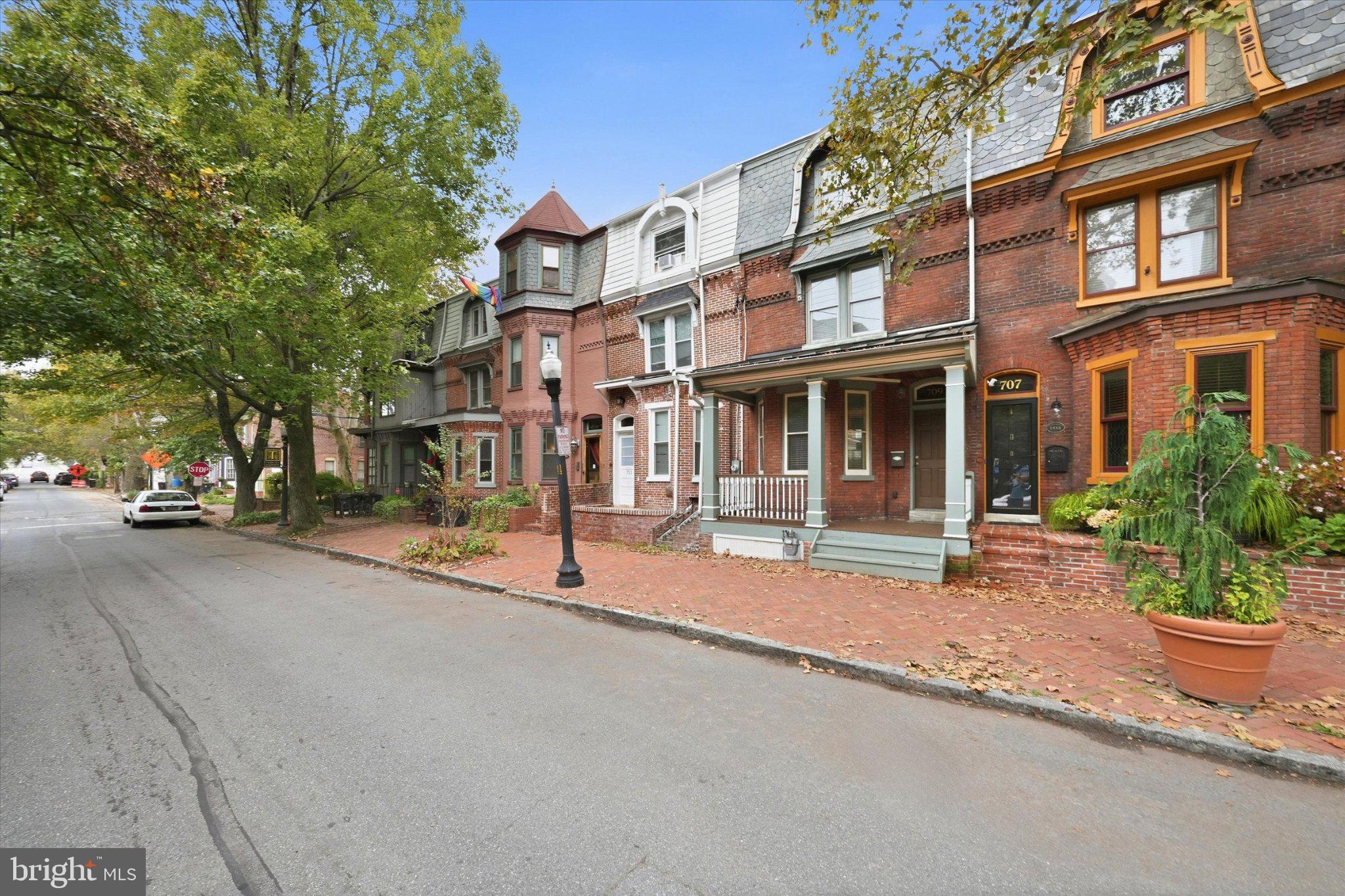 709 W 10TH STREET