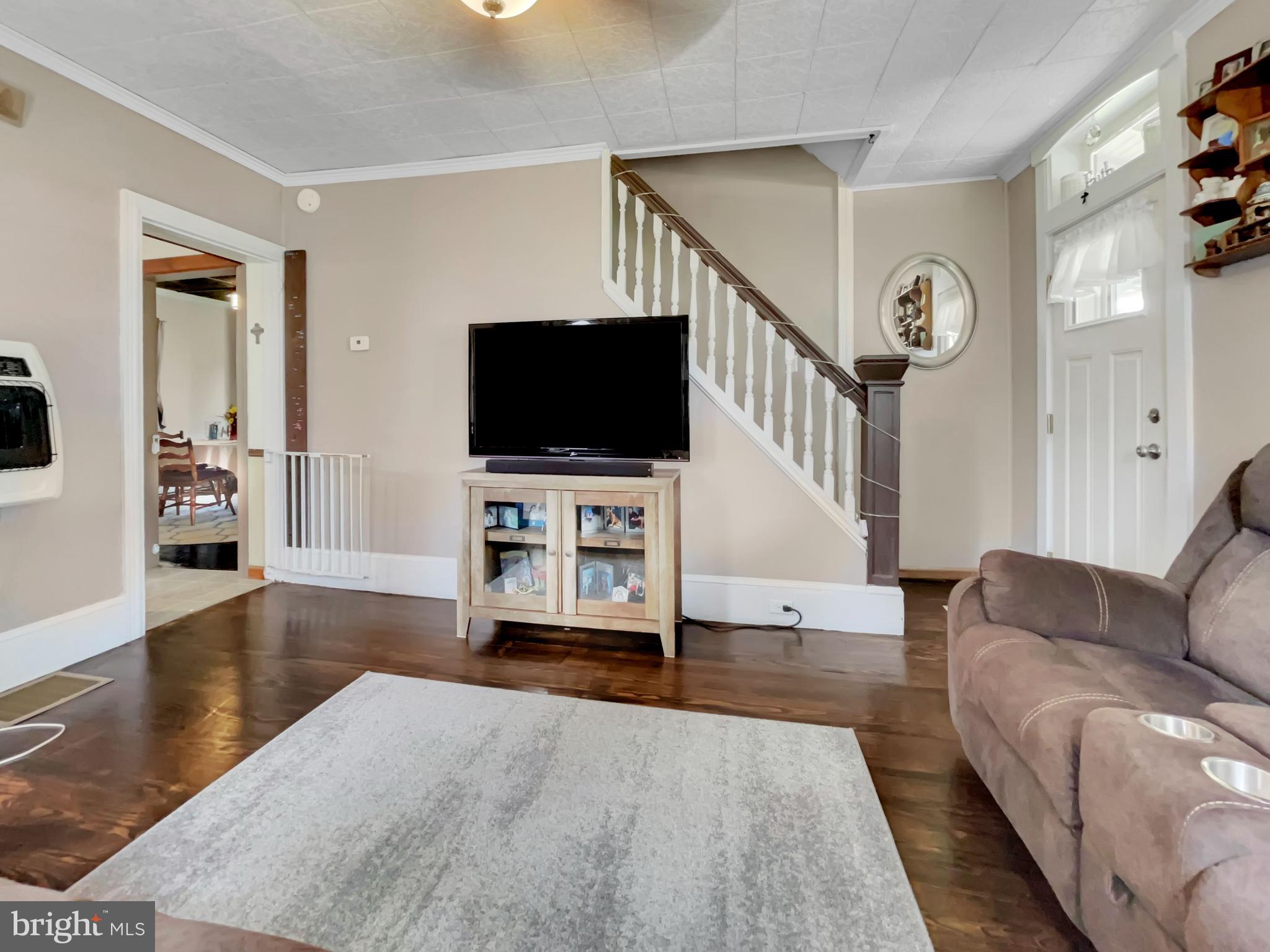 718 WALNUT STREET