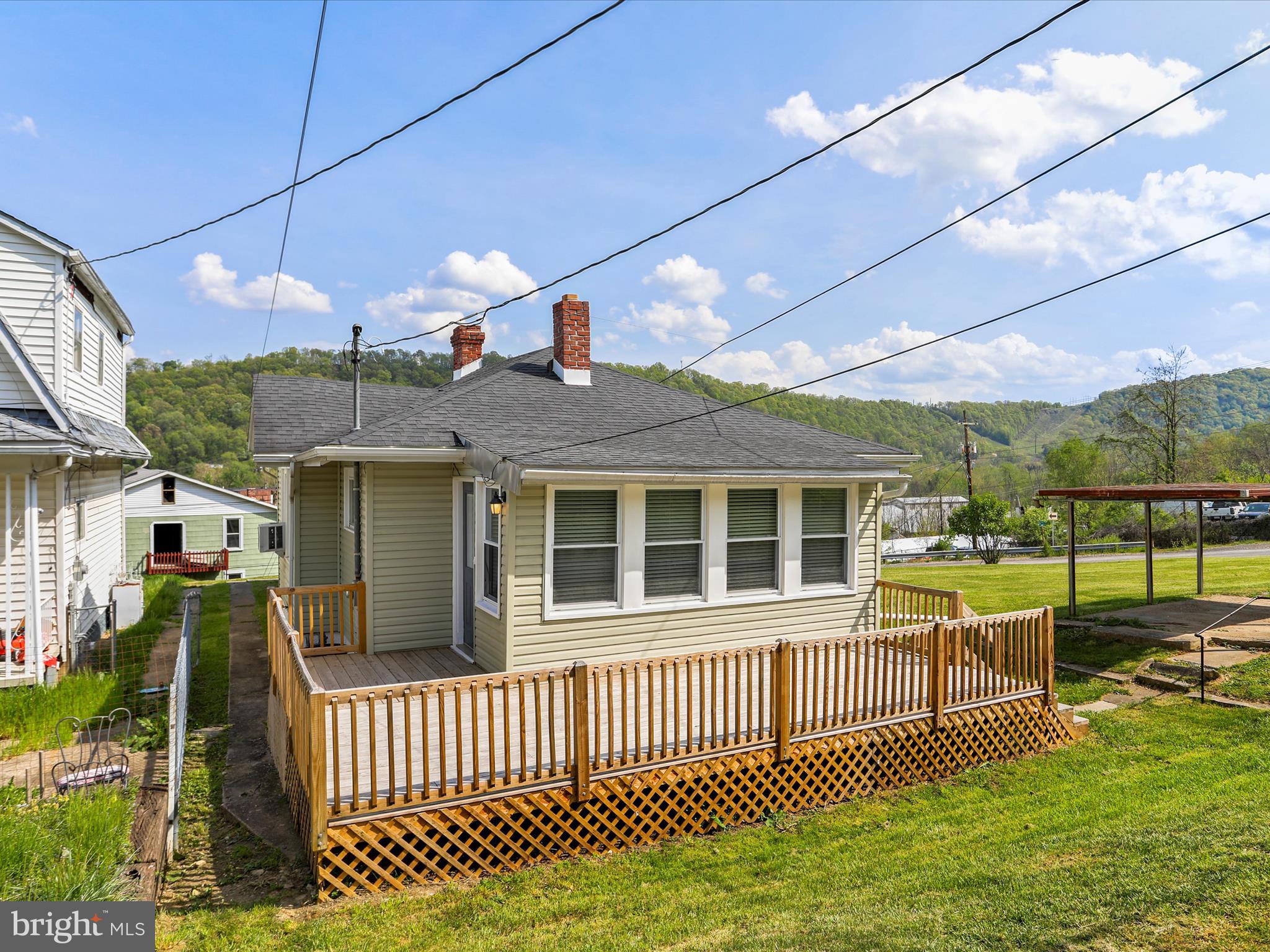 819 MANNS TERRACE