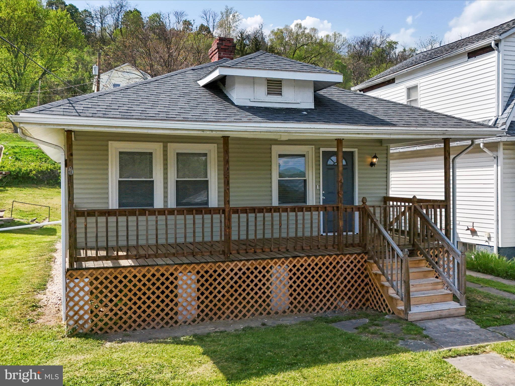 819 MANNS TERRACE
