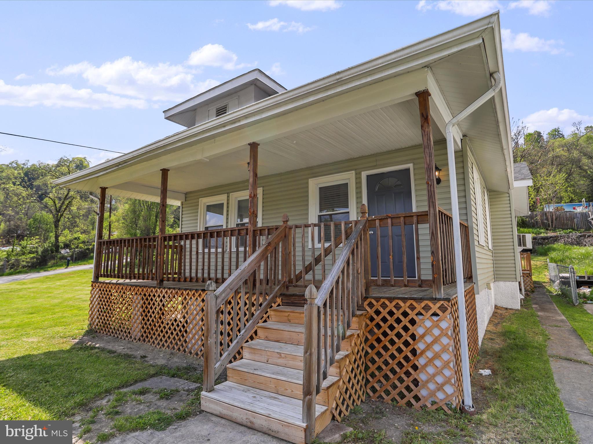819 MANNS TERRACE