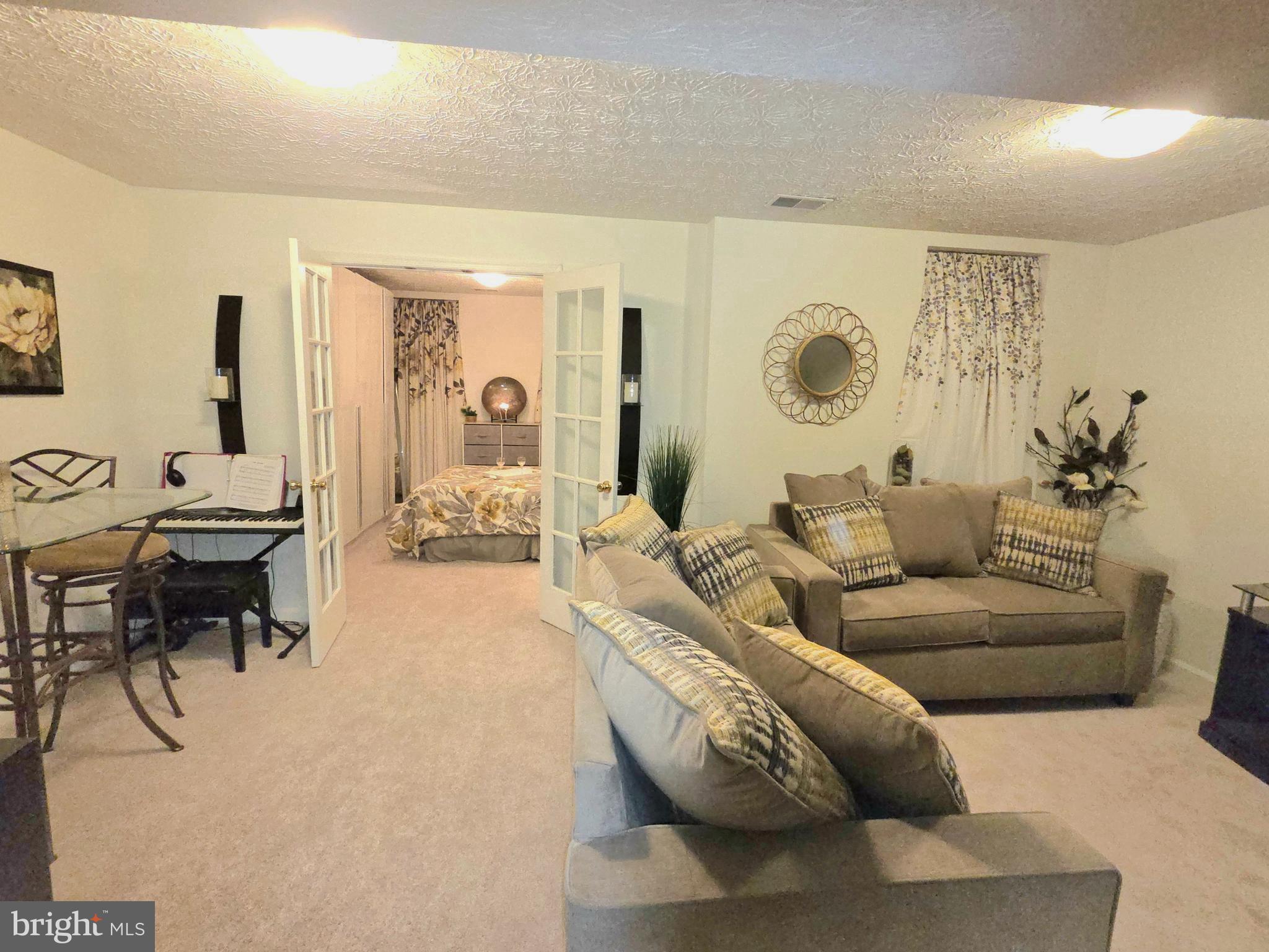 RUSSETT - Residential