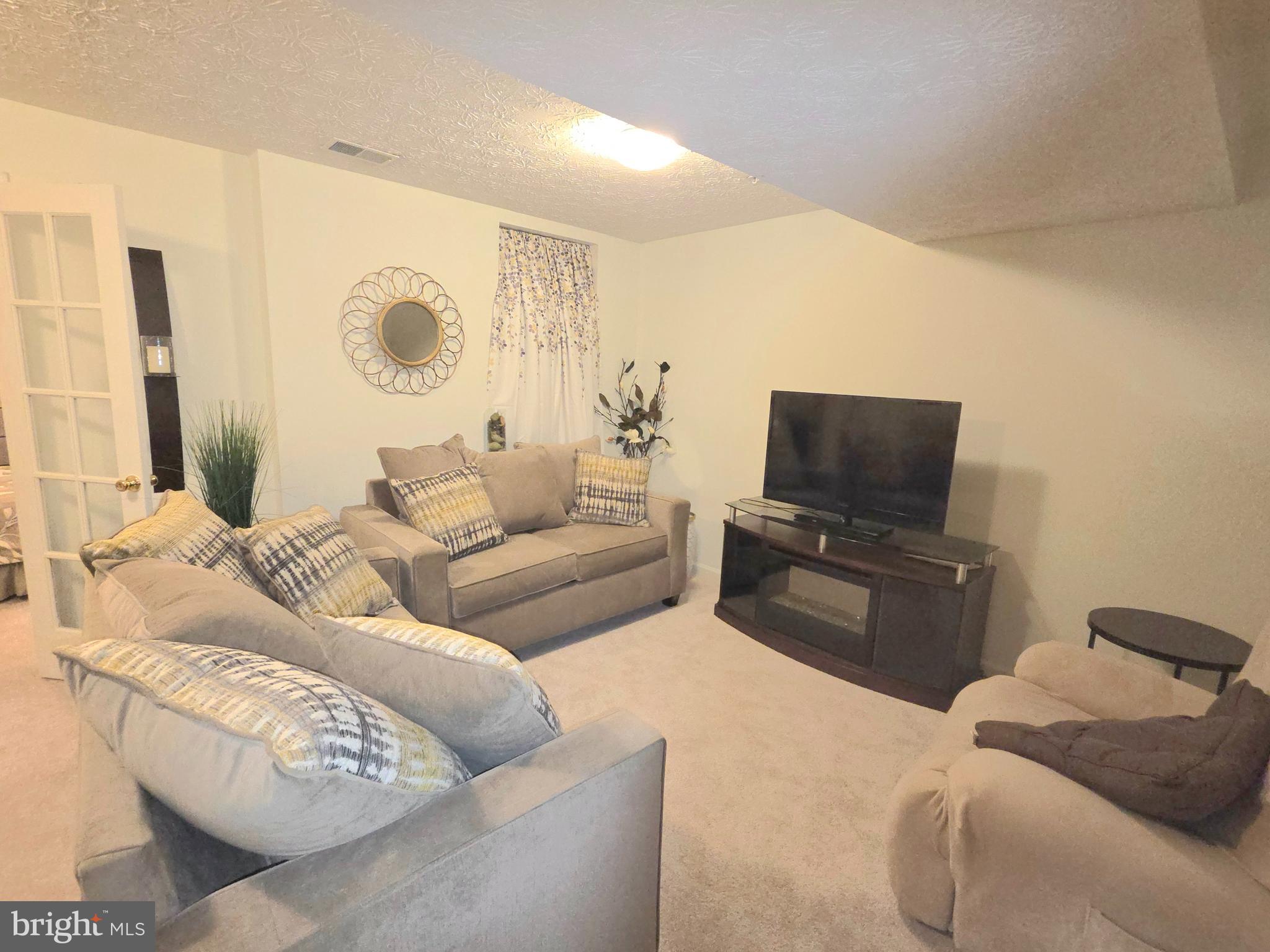 RUSSETT - Residential