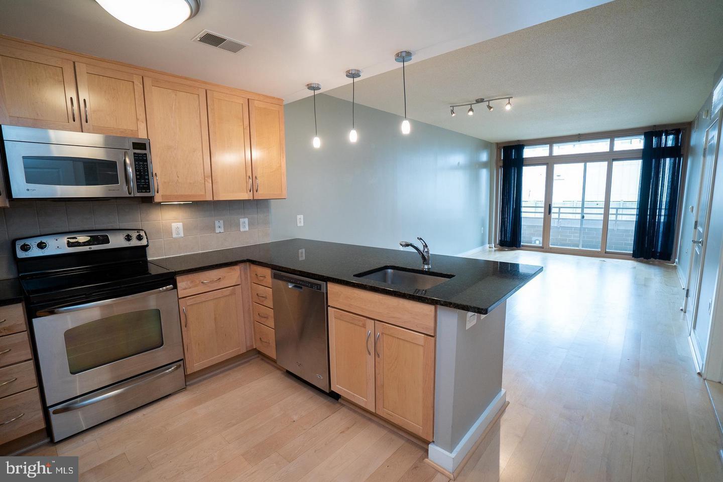 RESIDENCES AT LIBERTY CENTER - Residential Lease