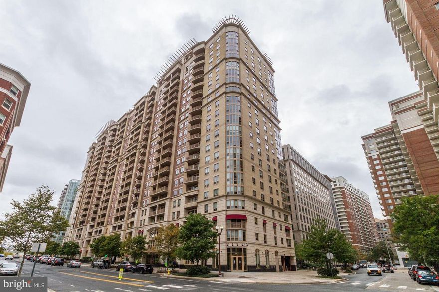 **Available 07/01/24**
Stunning unit at Liberty Center. Gourmet kitchen with granite counters, stainless steel appliances, and breakfast bar. Open floor plan with hardwood floors in the living room that lead out to a balcony. Master bedroom features custom closet system. Unit comes with reserved underground parking. Community features a rooftop pool, rooftop deck, gym, 24/7 concierge, and more!