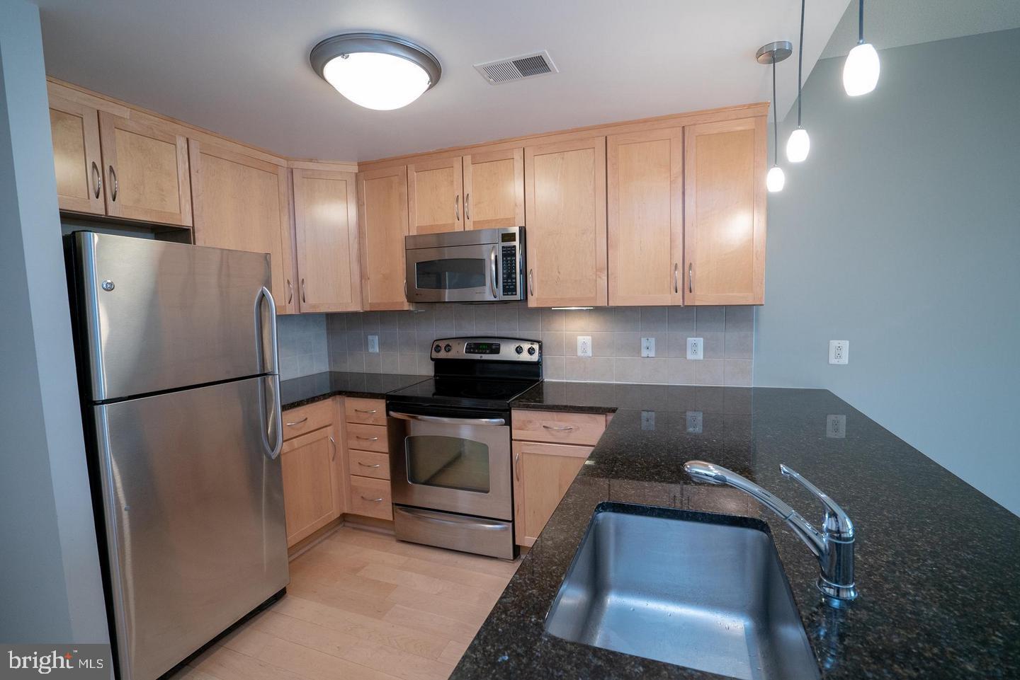 RESIDENCES AT LIBERTY CENTER - Residential Lease