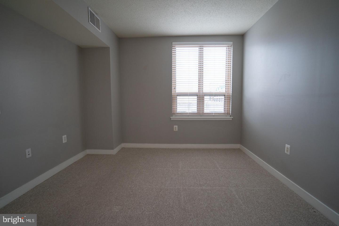 RESIDENCES AT LIBERTY CENTER - Residential Lease