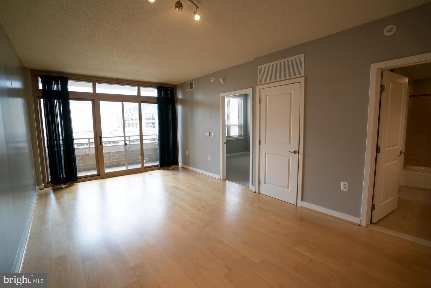 RESIDENCES AT LIBERTY CENTER - Residential Lease