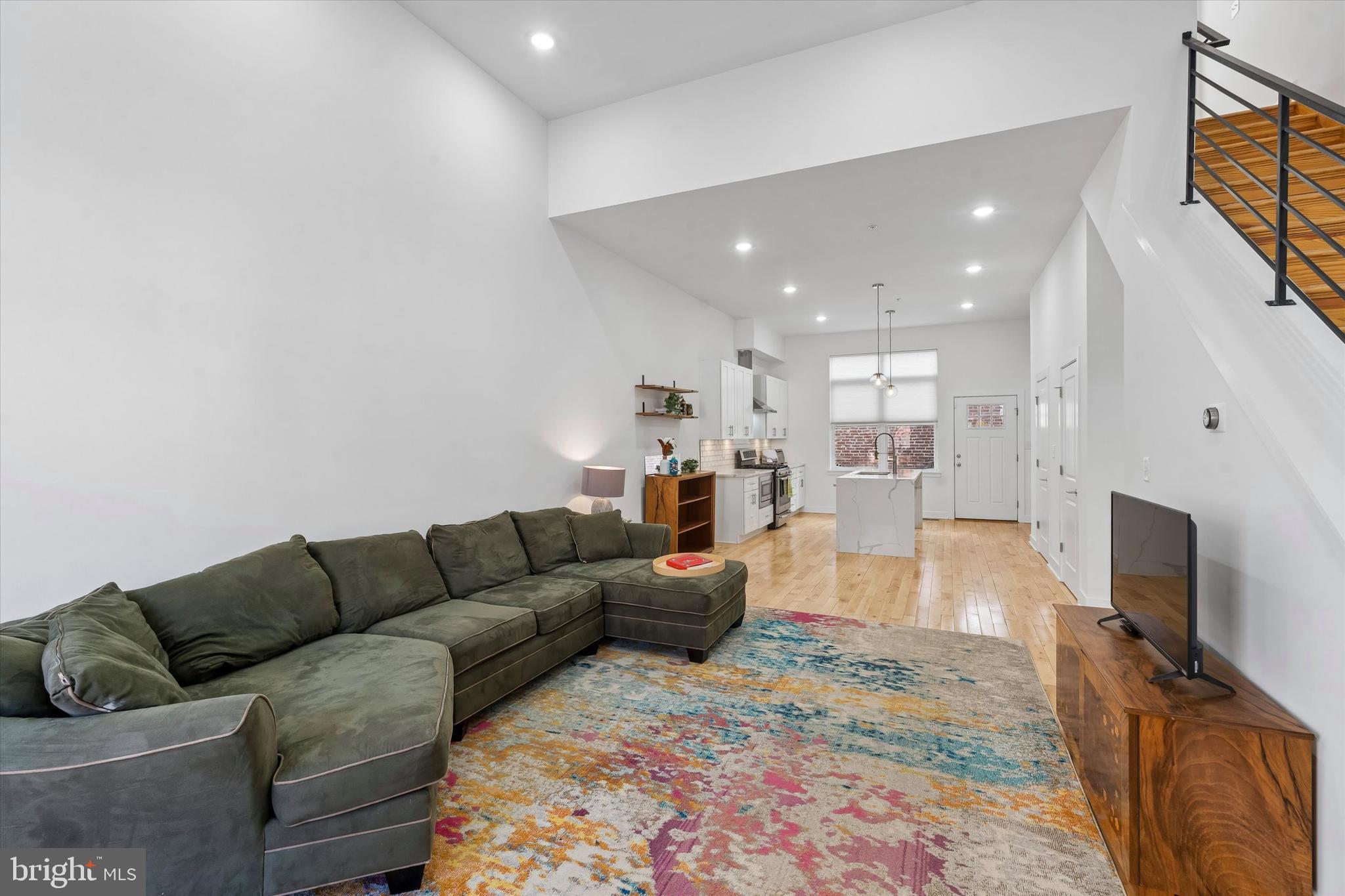 2720 W CABOT STREET