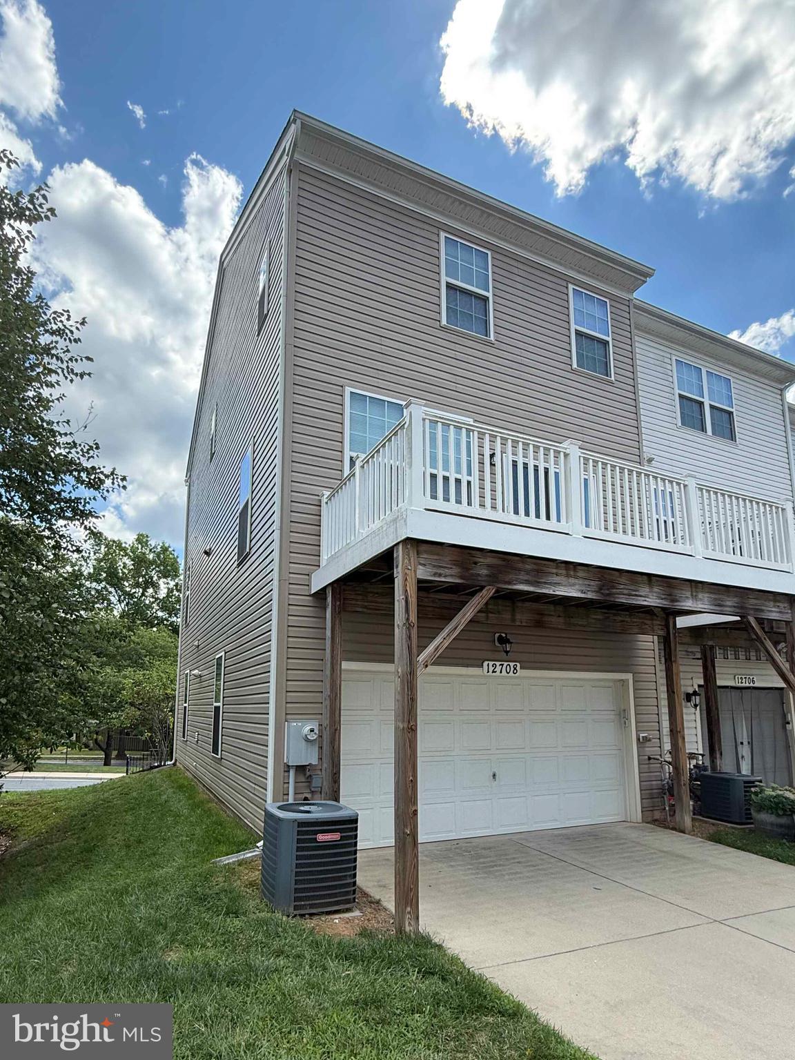 SENECA HILL - Residential Lease