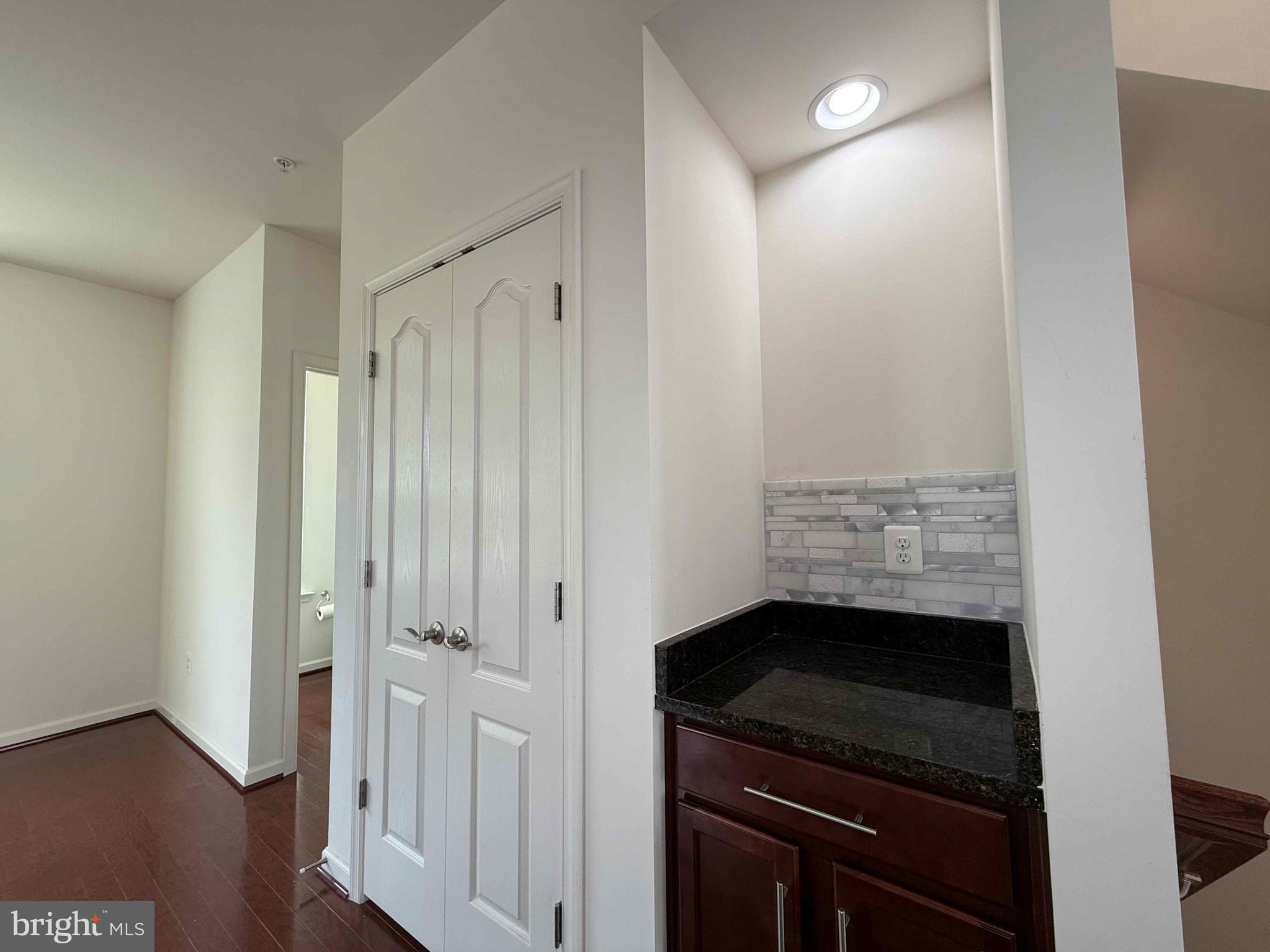 SENECA HILL - Residential Lease