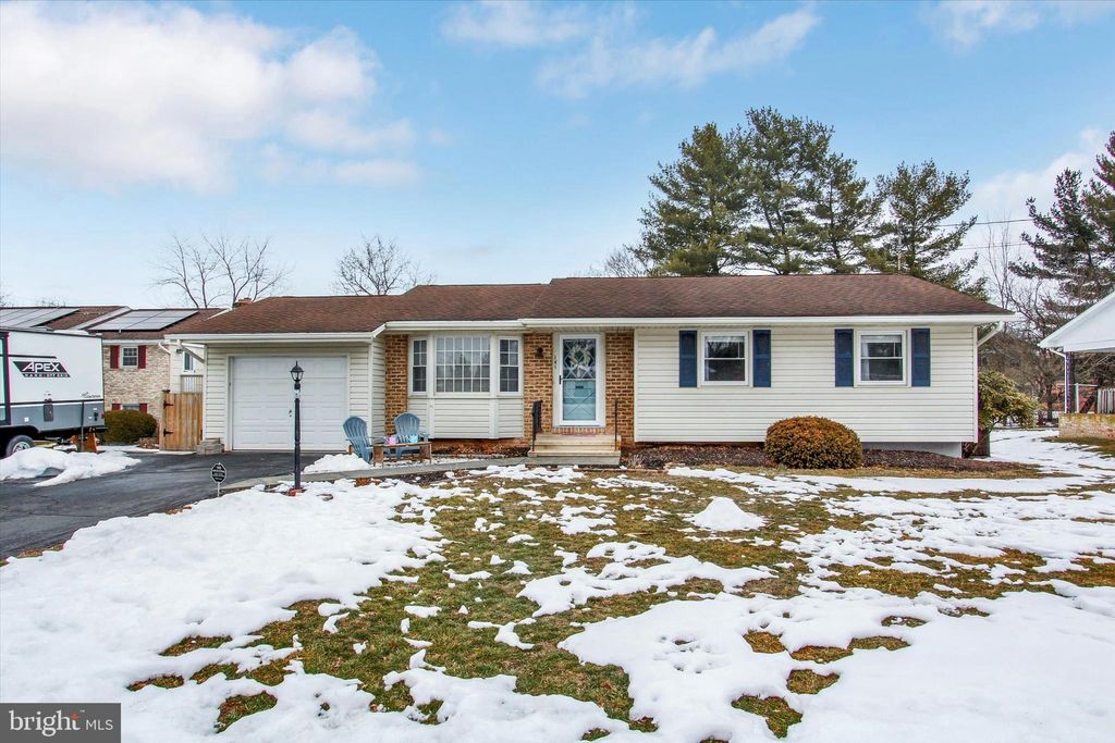 Photo of 181 Woodcrest Drive, GETTYSBURG, PA 17325 (MLS # PAAD2021954)