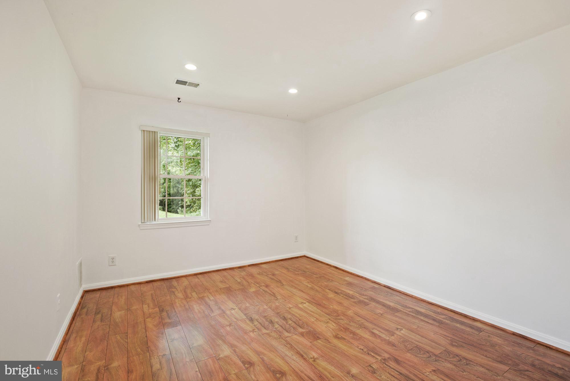 LAKESHORE - Residential Lease