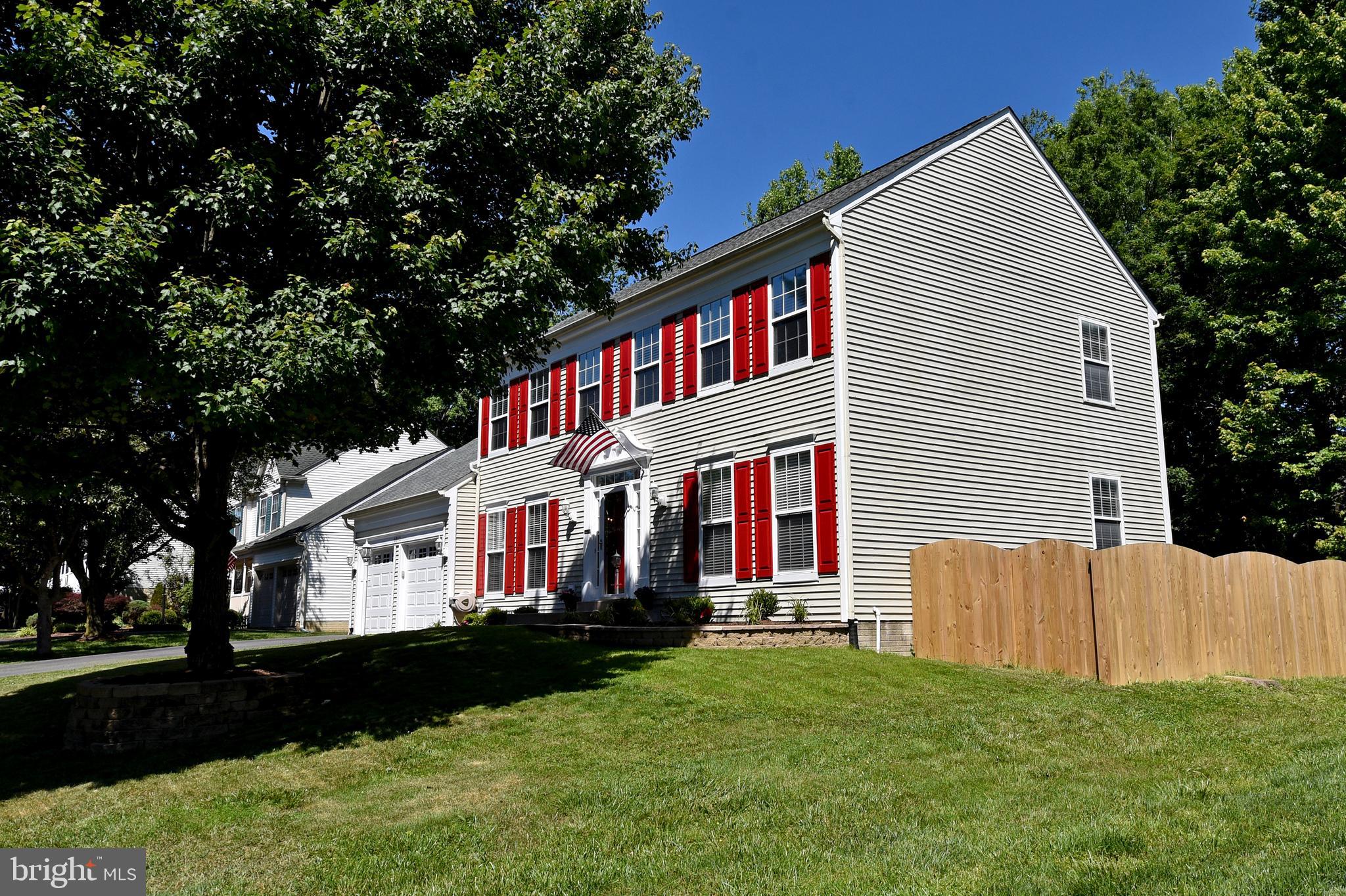 CRYSTAL LAKE - Residential