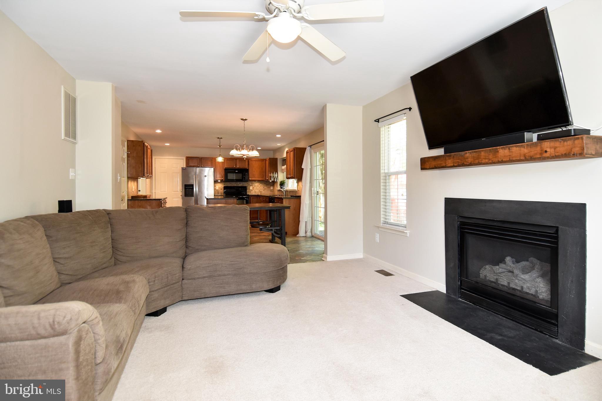 CRYSTAL LAKE - Residential