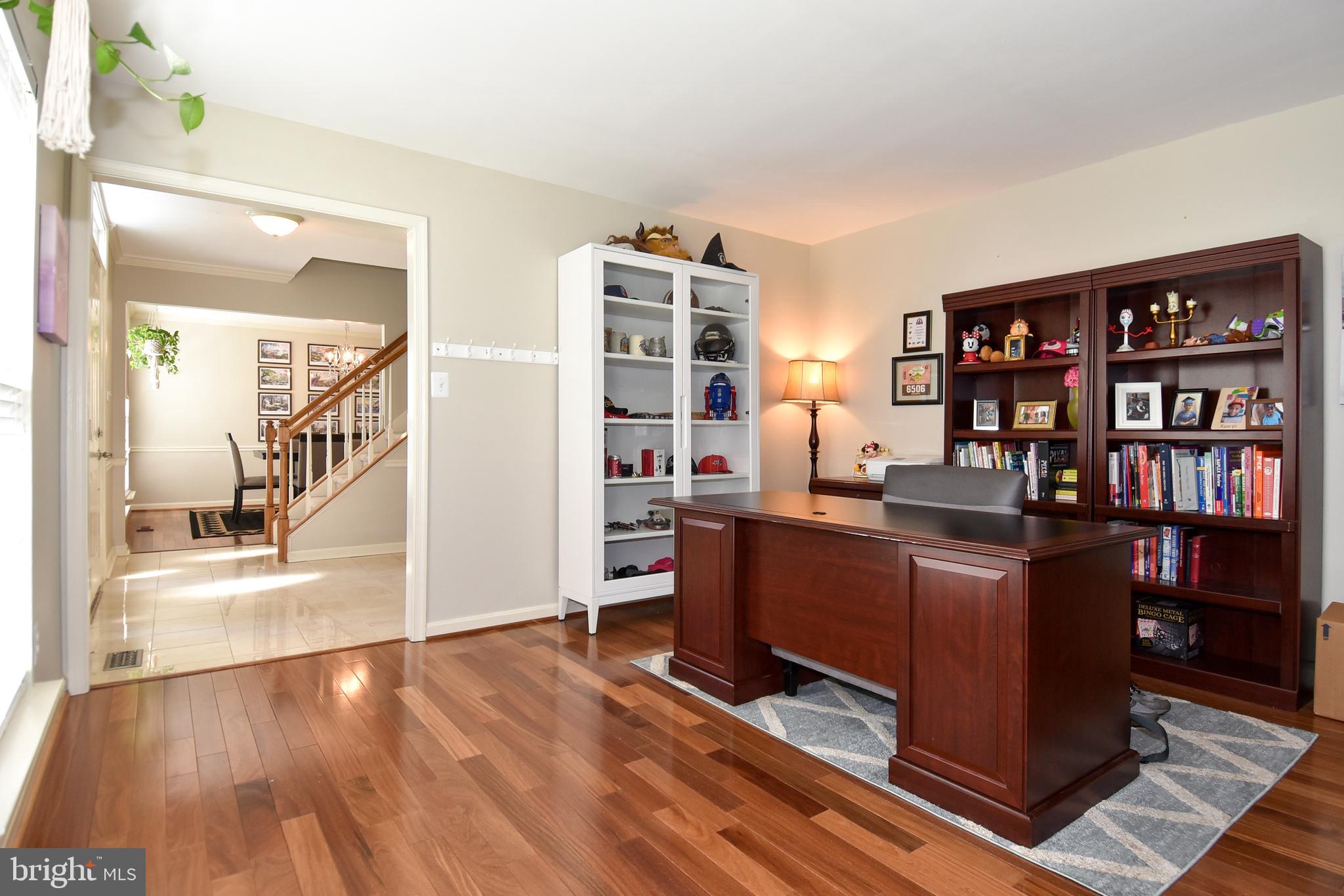 CRYSTAL LAKE - Residential