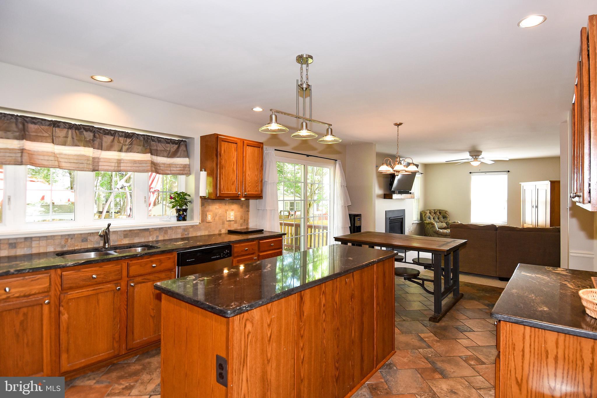 CRYSTAL LAKE - Residential