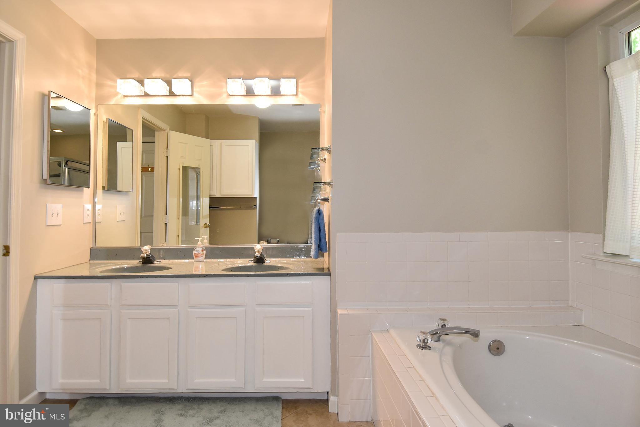 CRYSTAL LAKE - Residential