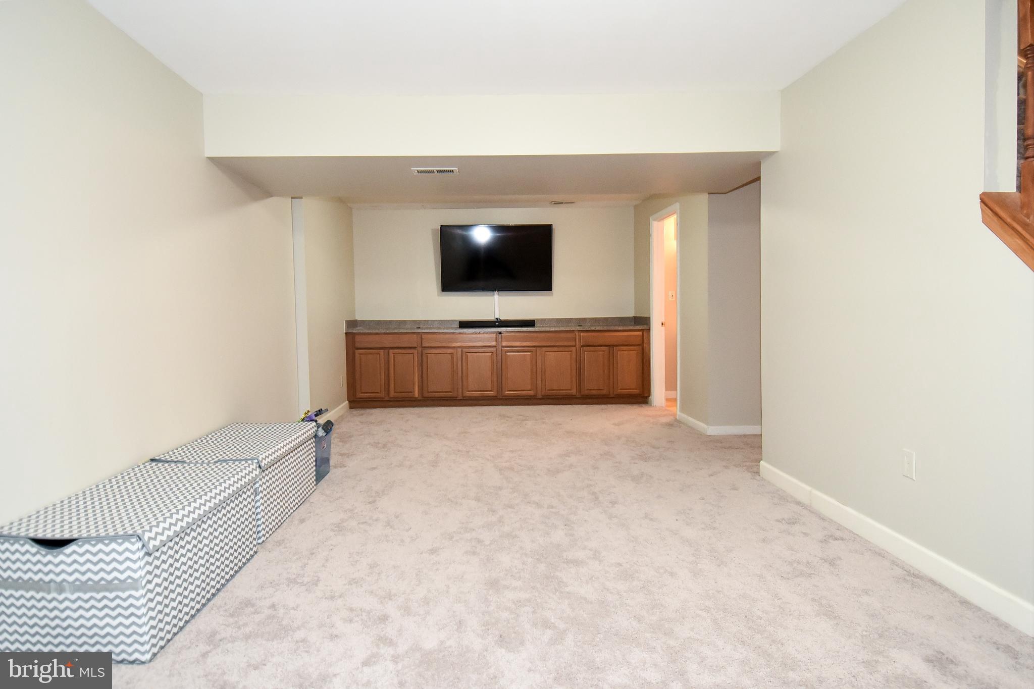 CRYSTAL LAKE - Residential