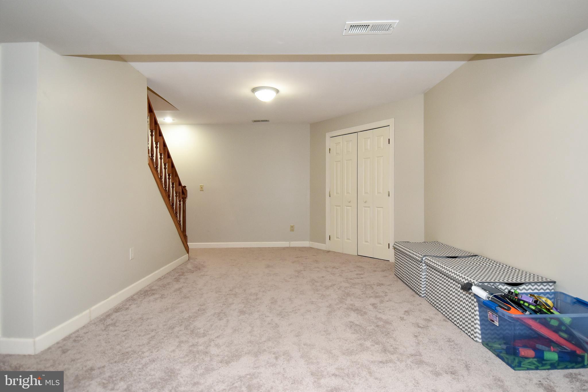 CRYSTAL LAKE - Residential