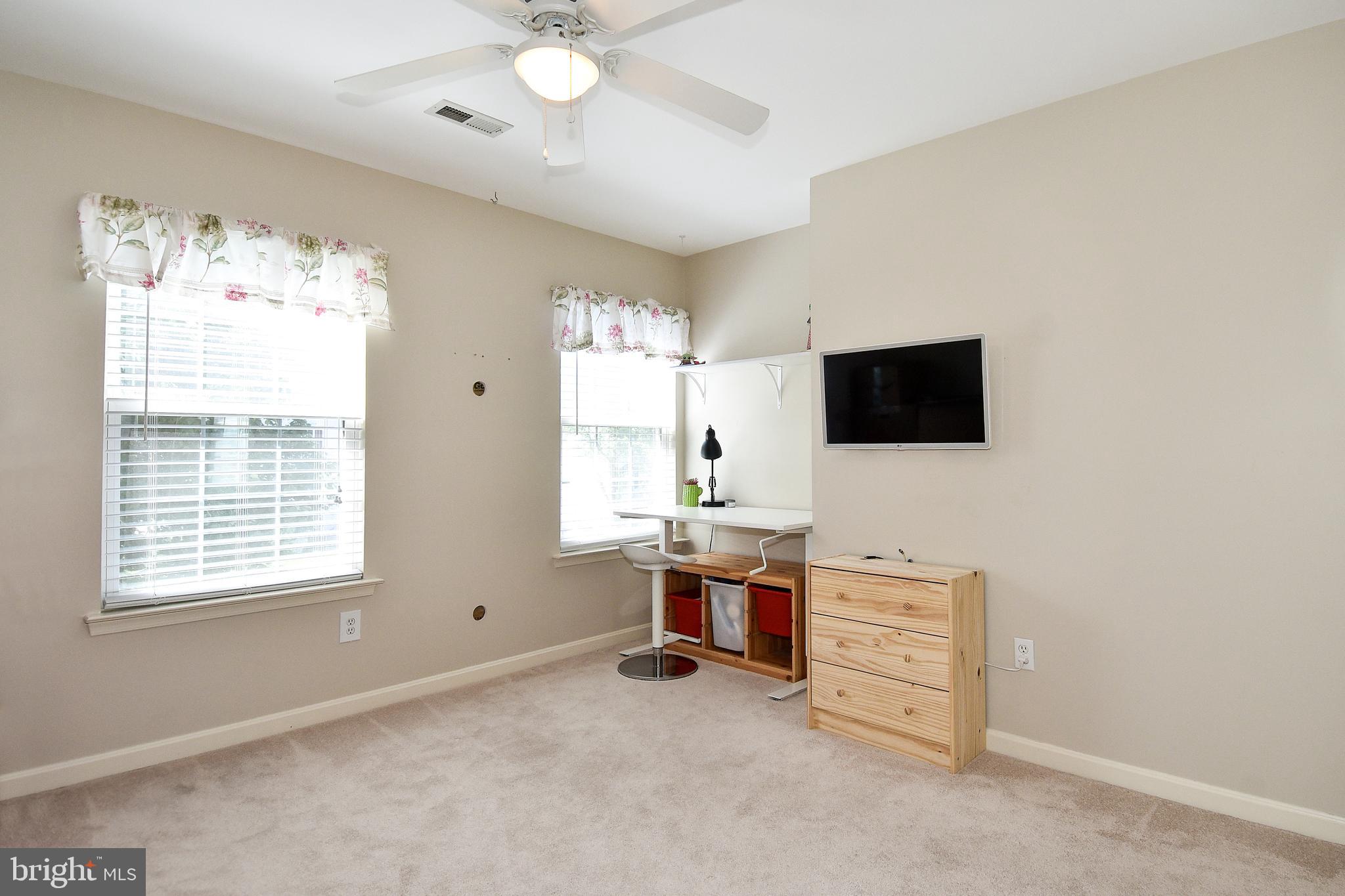 CRYSTAL LAKE - Residential