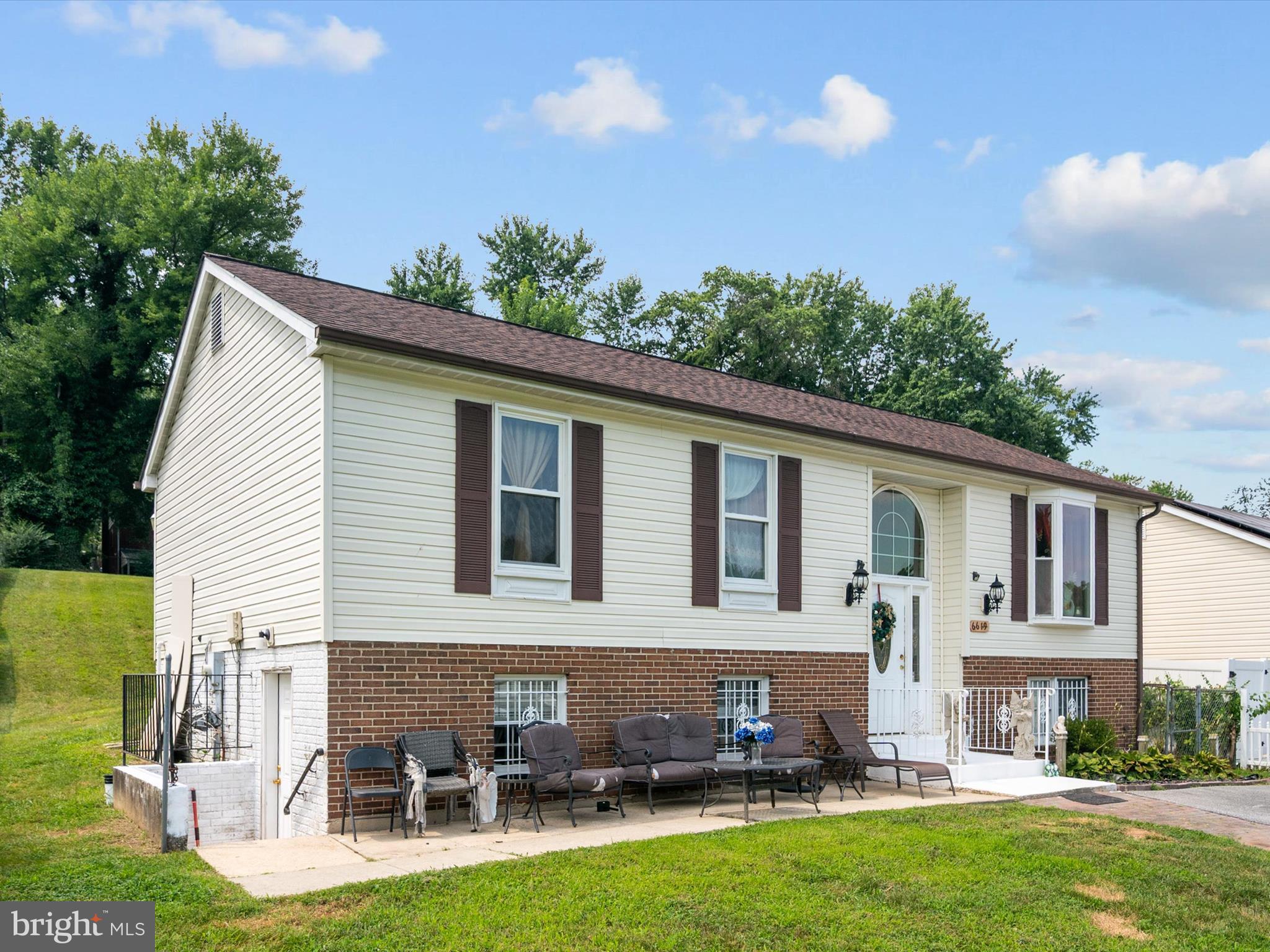 Welcome to this well-maintained bi-level home located in the desirable Woodlawn area of Maryland. Step into a bright, inviting foyer that leads to a spacious living room filled with natural light. The kitchen is equipped with a full appliance package, including a stove, built-in dishwasher, garbage disposal, built-in microwave, and refrigerator. There’s ample room for a mobile island, offering flexibility and functionality.
From the kitchen, walk out to a large backyard—perfect for entertaining or enjoying your morning coffee on the deck. Mature annual foliage awaits a green thumb, and the partial fenced-in yard adds both privacy and charm.
The main level features an owner’s suite with a private shower, two additional bedrooms, and a full hall bath with a linen closet. The finished basement includes a full bathroom, an additional bedroom or office space, and plenty of room for a bar, dining area, or extra storage. The laundry area is also conveniently located in the lower level.
Location is key—this home is ideally situated near public transportation, shopping, and restaurants, with easy access to Washington, D.C. Don’t miss the opportunity to make this centrally located gem your own!