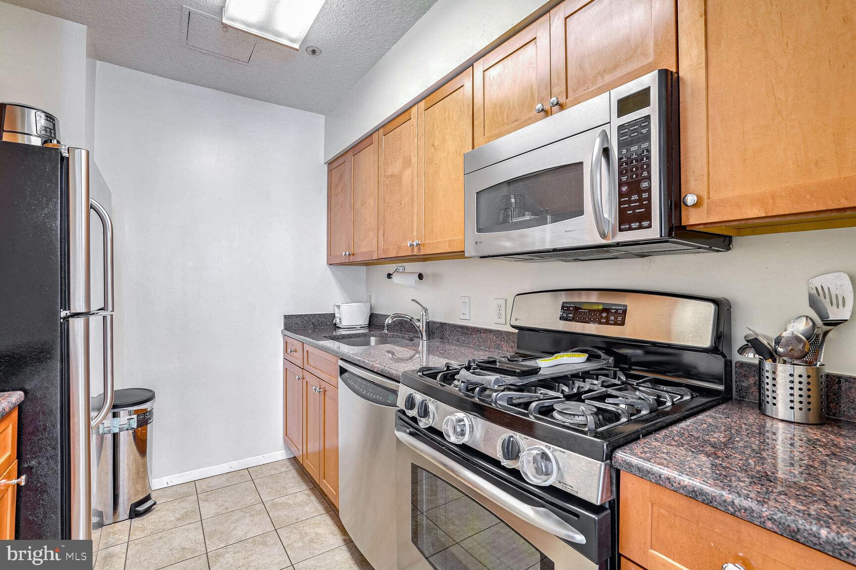 WOODMONT TRIANGLE - Residential Lease