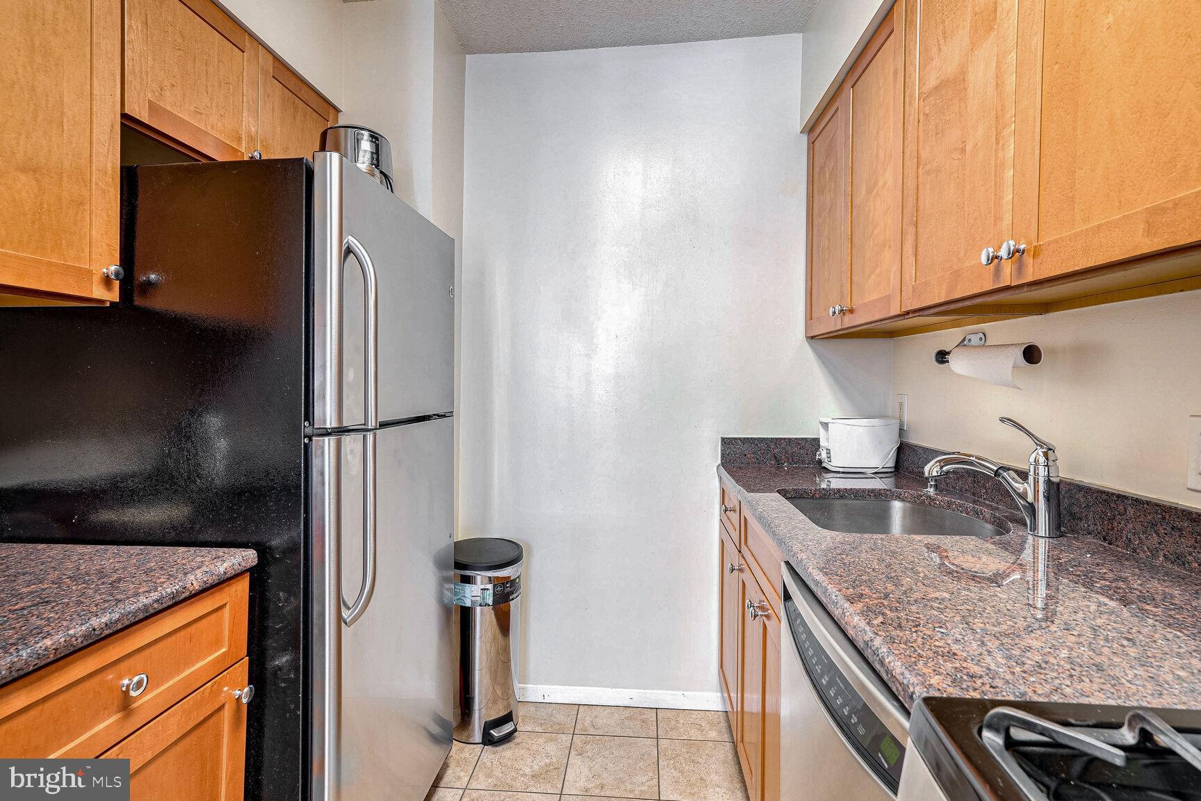 WOODMONT TRIANGLE - Residential Lease