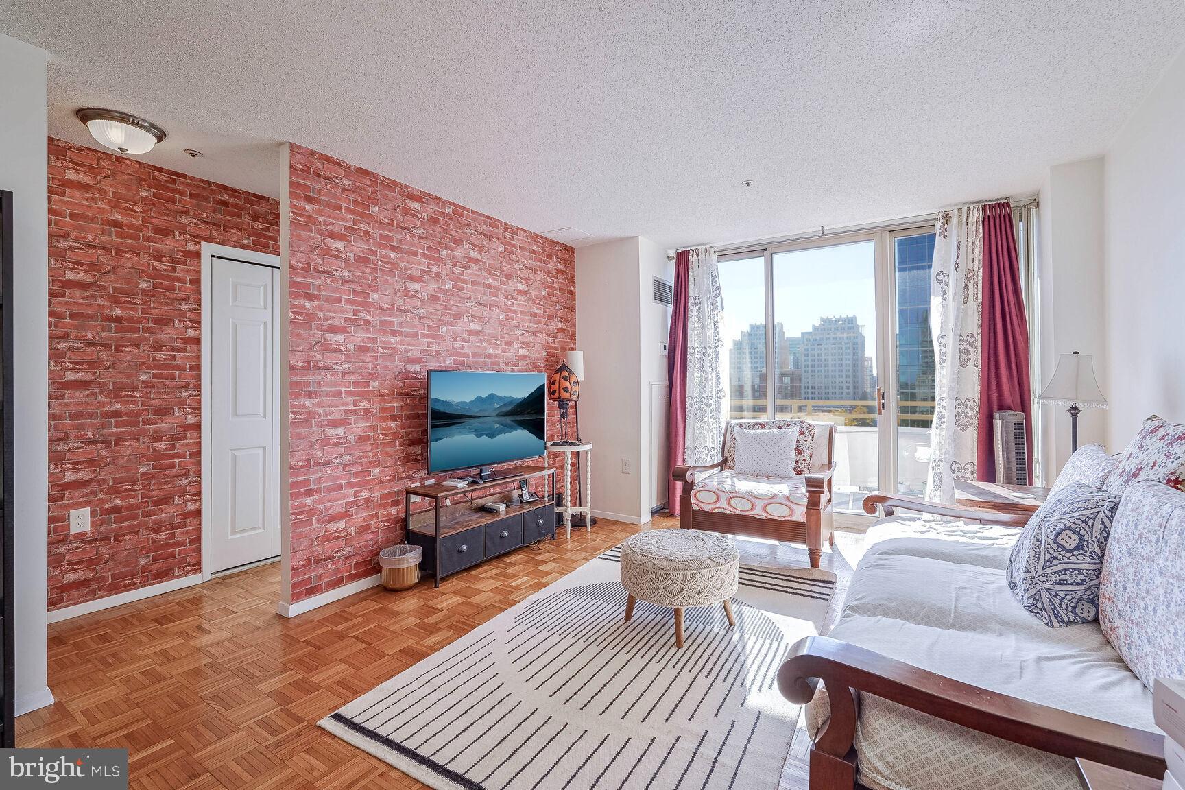 WOODMONT TRIANGLE - Residential Lease