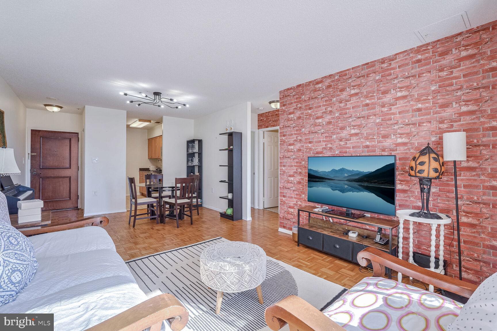 WOODMONT TRIANGLE - Residential Lease