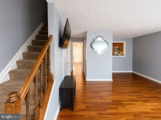 1226 HOLMESPUN DRIVE
