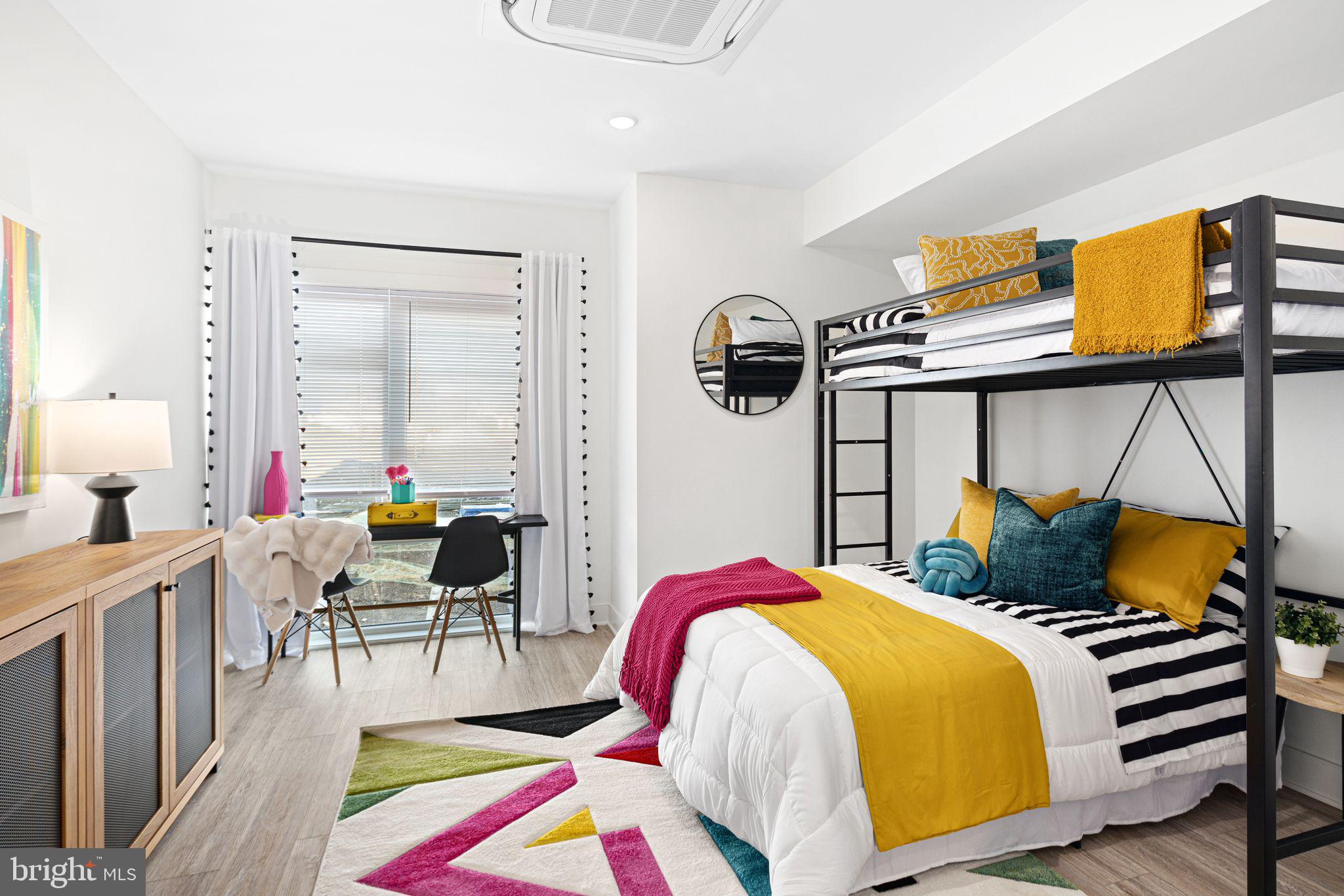 PORT RICHMOND - Residential Lease